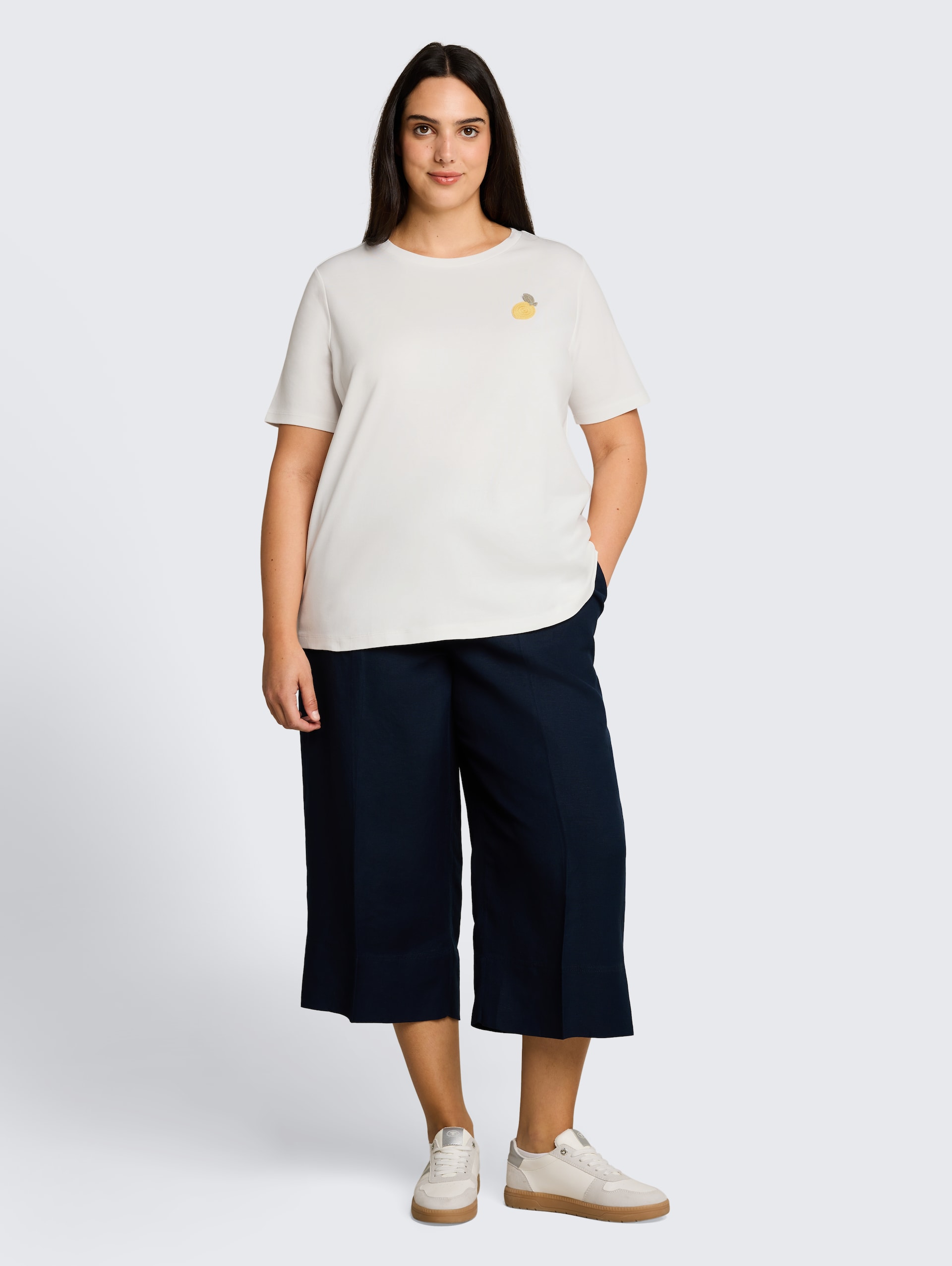 Plus Size - T-shirt with crochet detail - Whisper White - Model front view