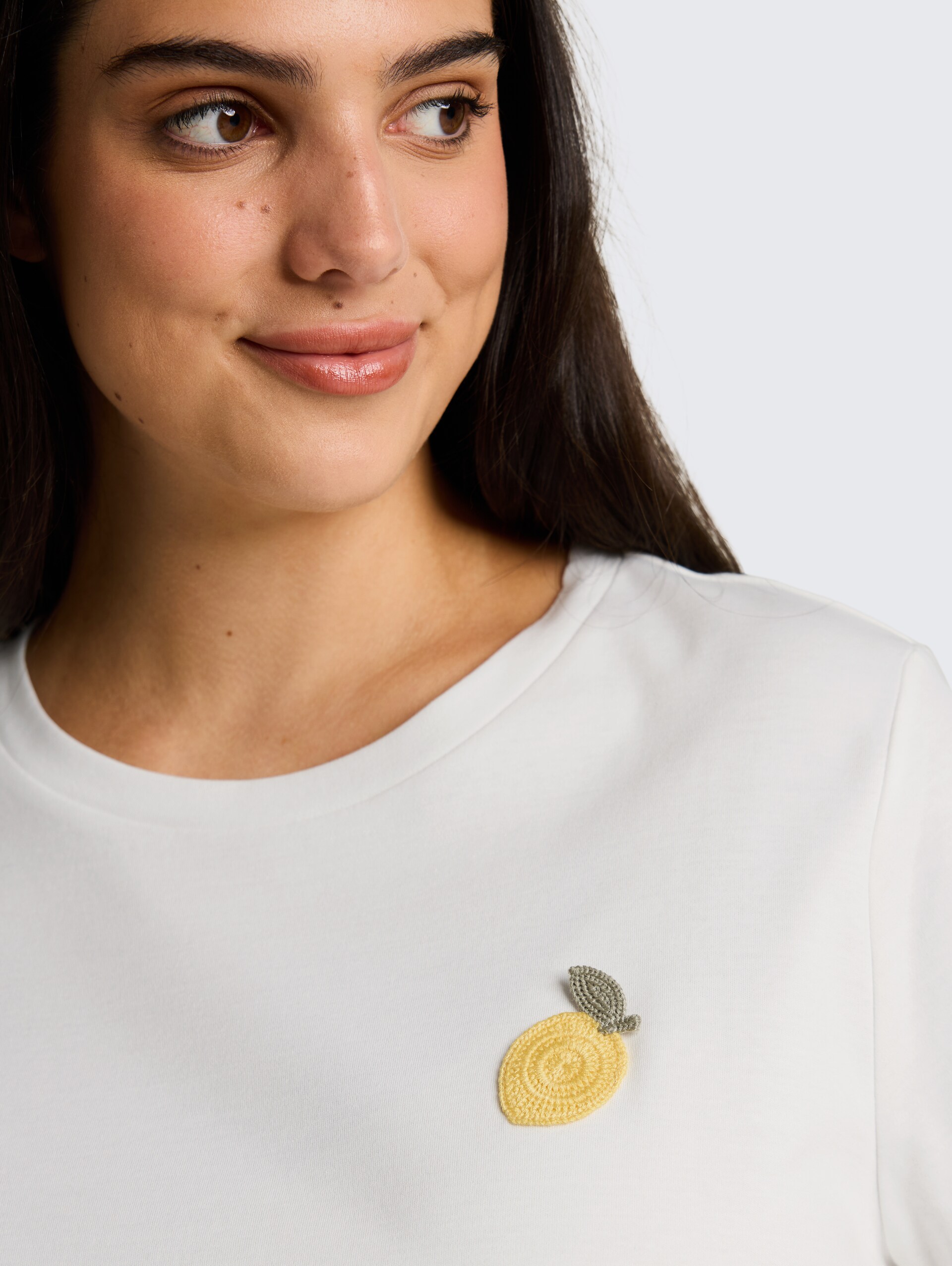 Plus Size - T-shirt with crochet detail - Whisper White - Detail model view