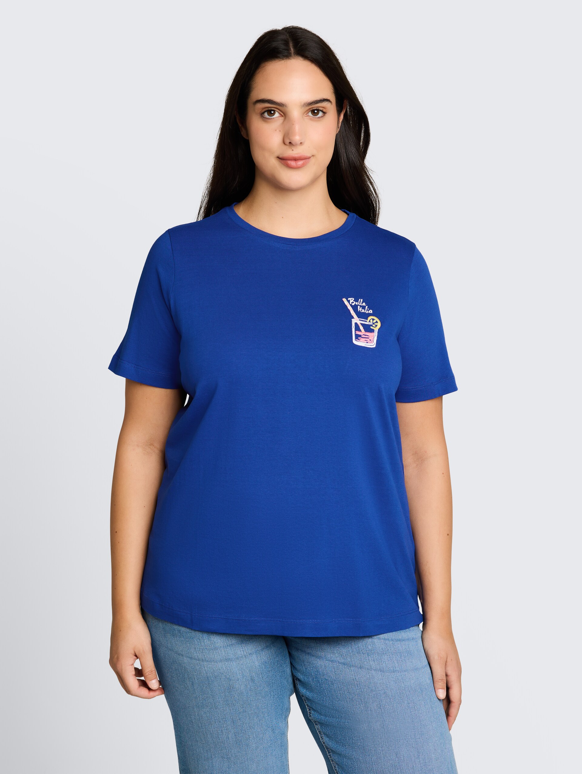 Plus Size - T-shirt met print - shiny royal blue - Nek model vooraanzicht