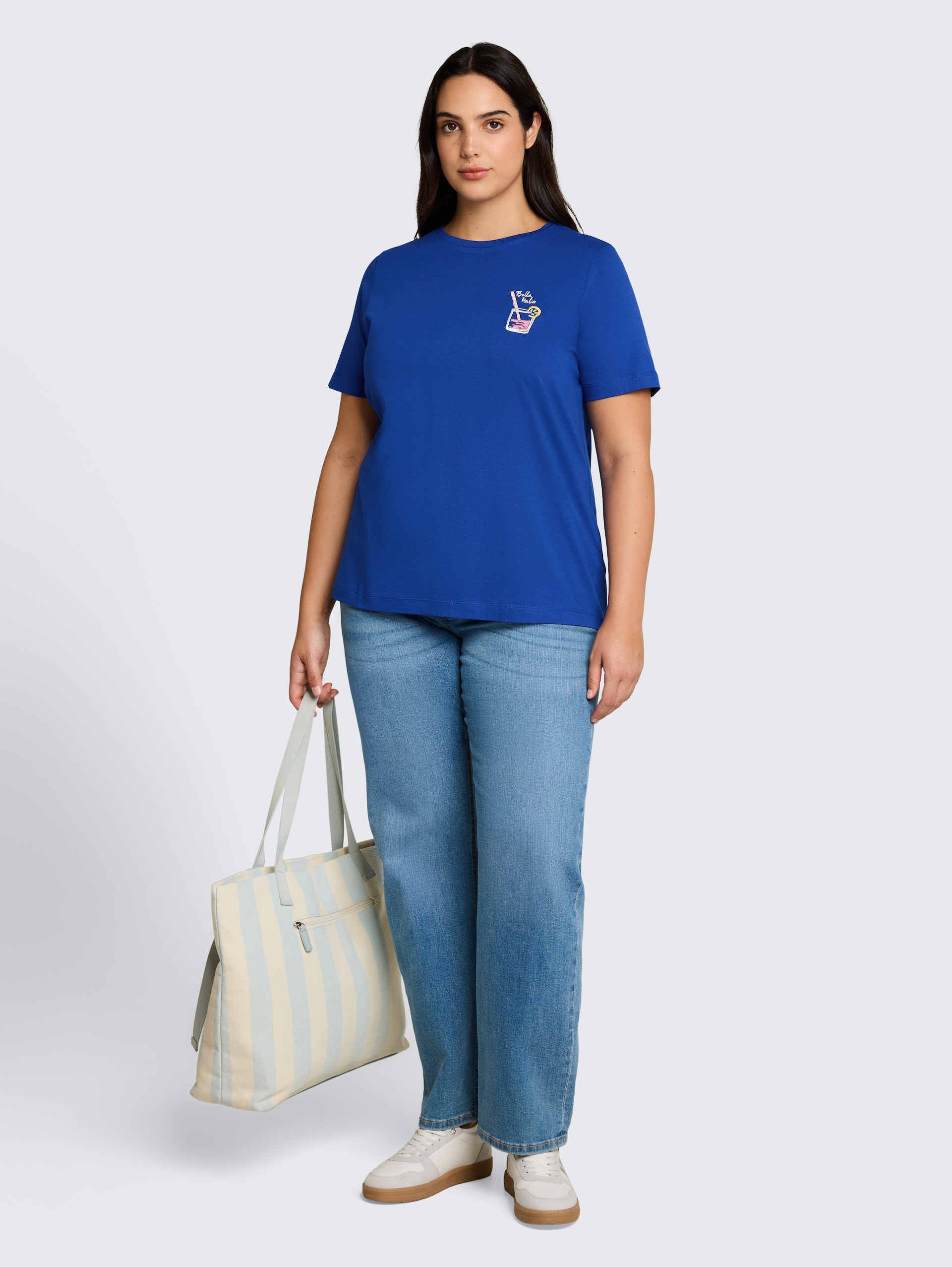 Plus Size - T-shirt met print - shiny royal blue - Model vooraanzicht