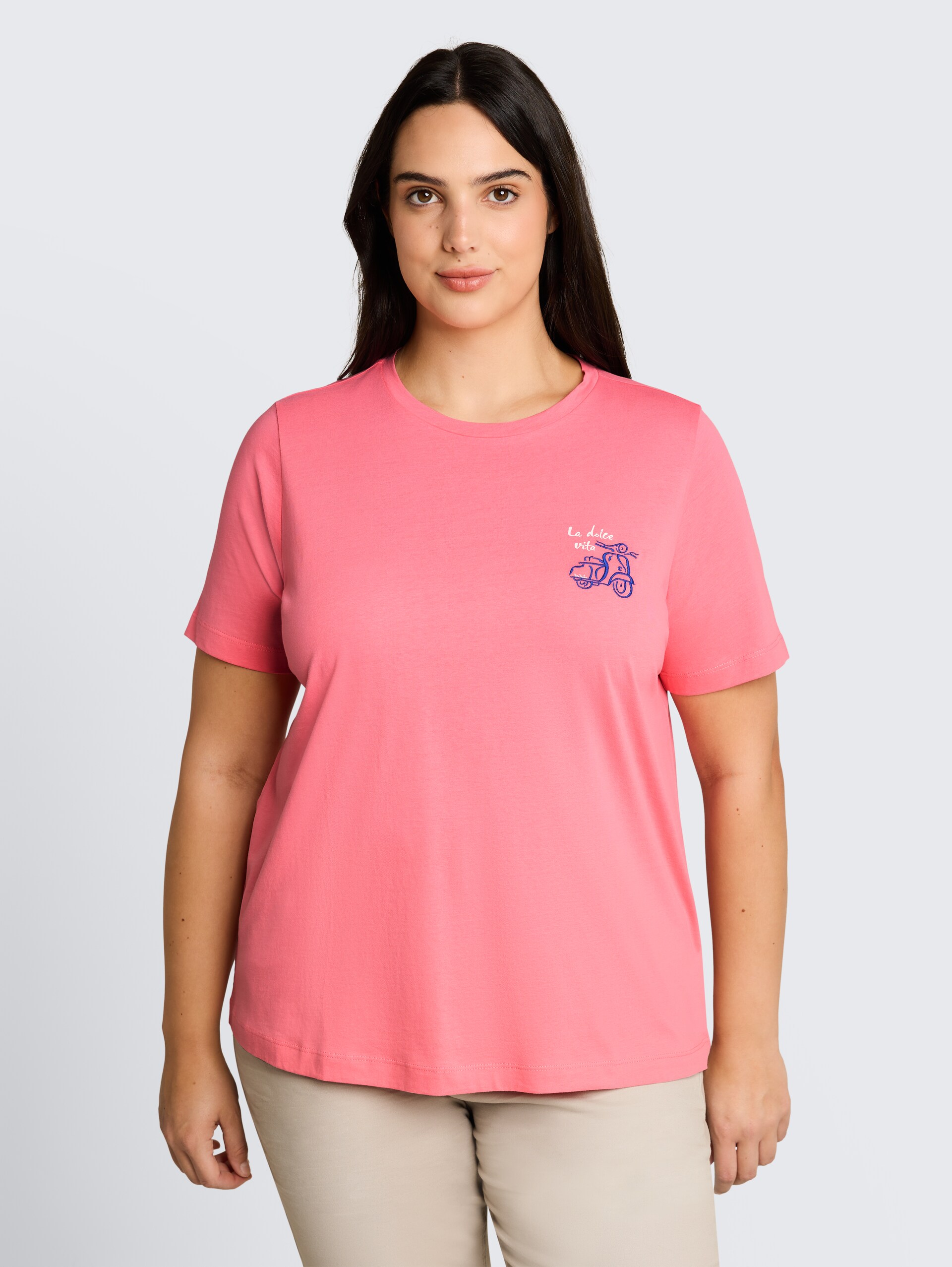 Plus Size - T-Shirt mit Print - soft fuchsia pink - Ausschnitt Model-Vorderansicht