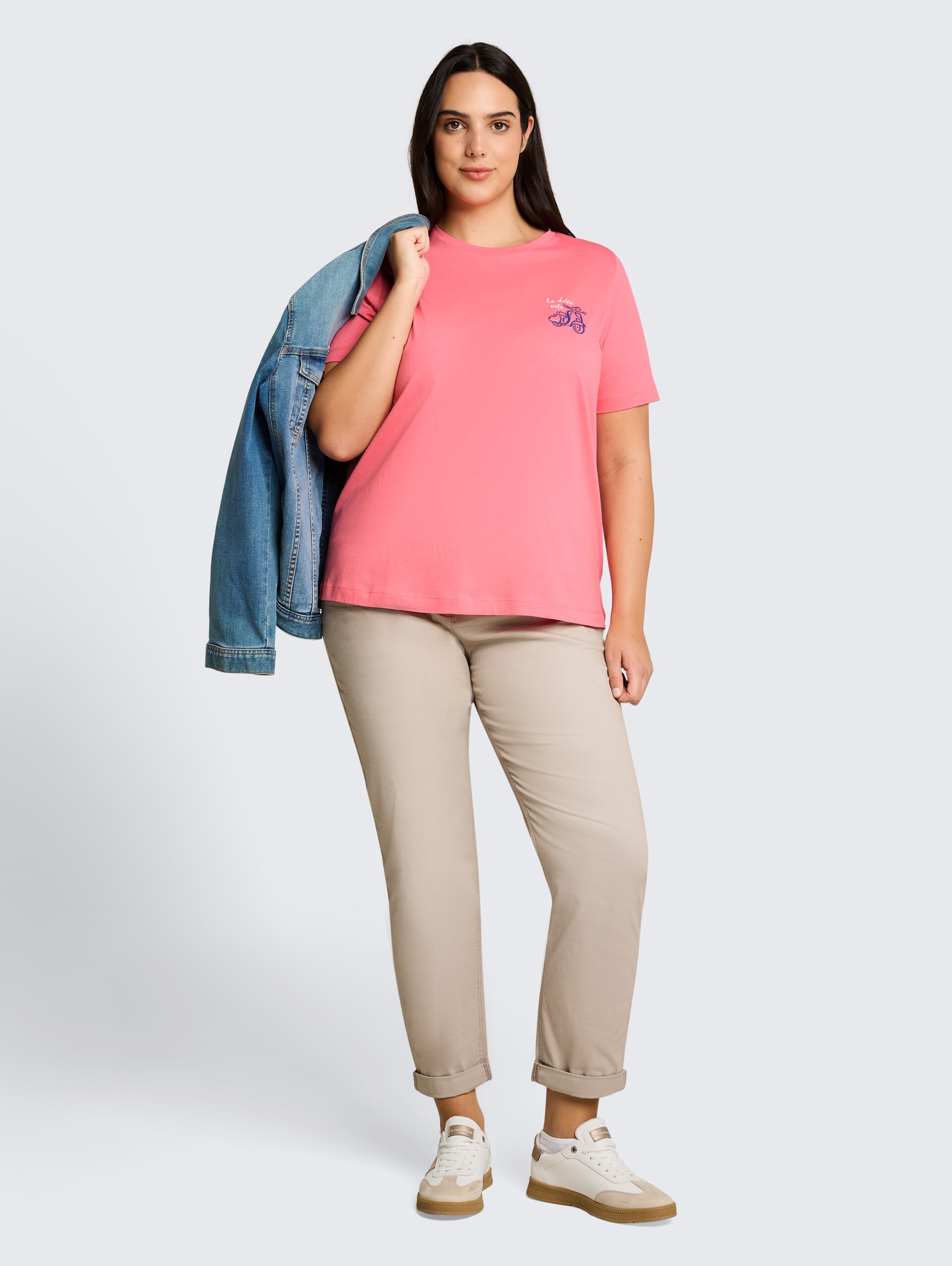 Plus Size - T-Shirt mit Print - soft fuchsia pink - Model-Vorderansicht