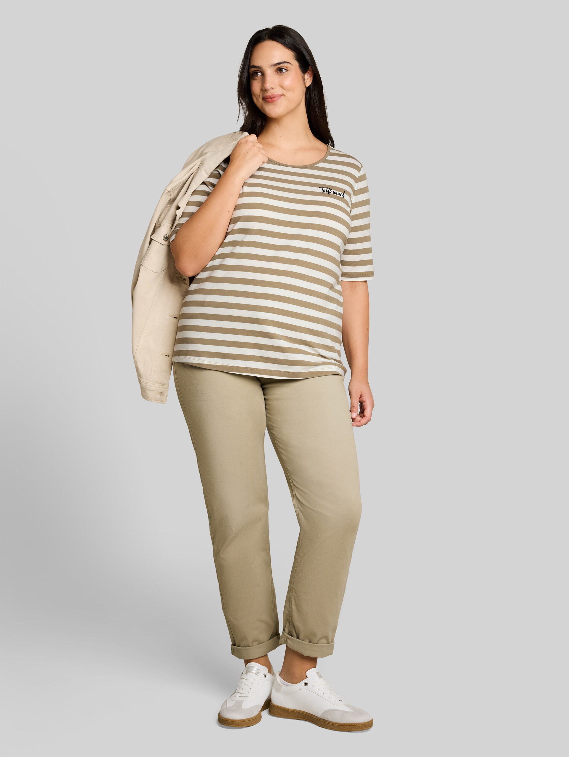 Plus Size - T-shirt brodé - olive white stripe - Vue de face du modèle