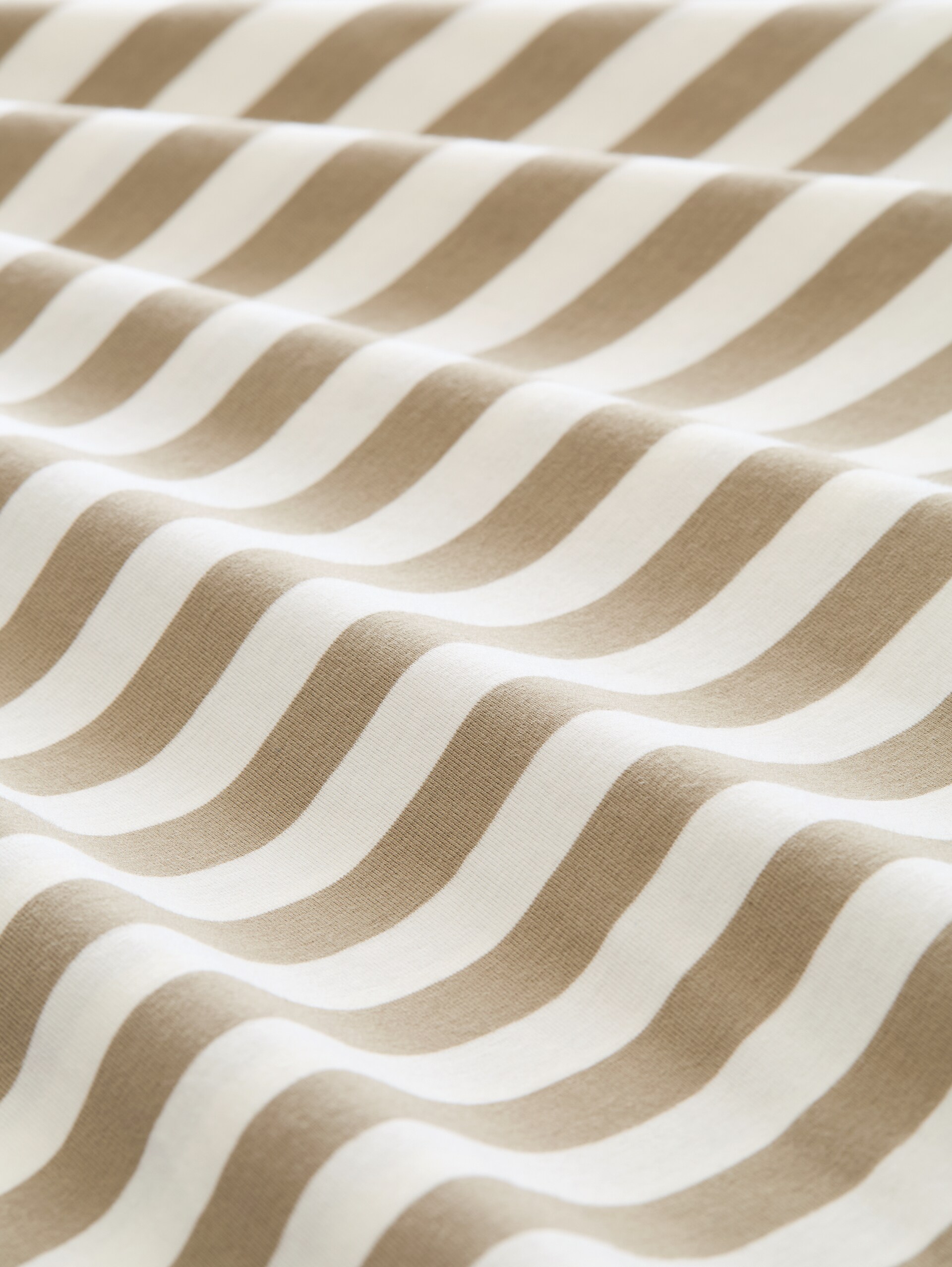 Plus Size - T-shirt brodé - olive white stripe - Vue de la matière
