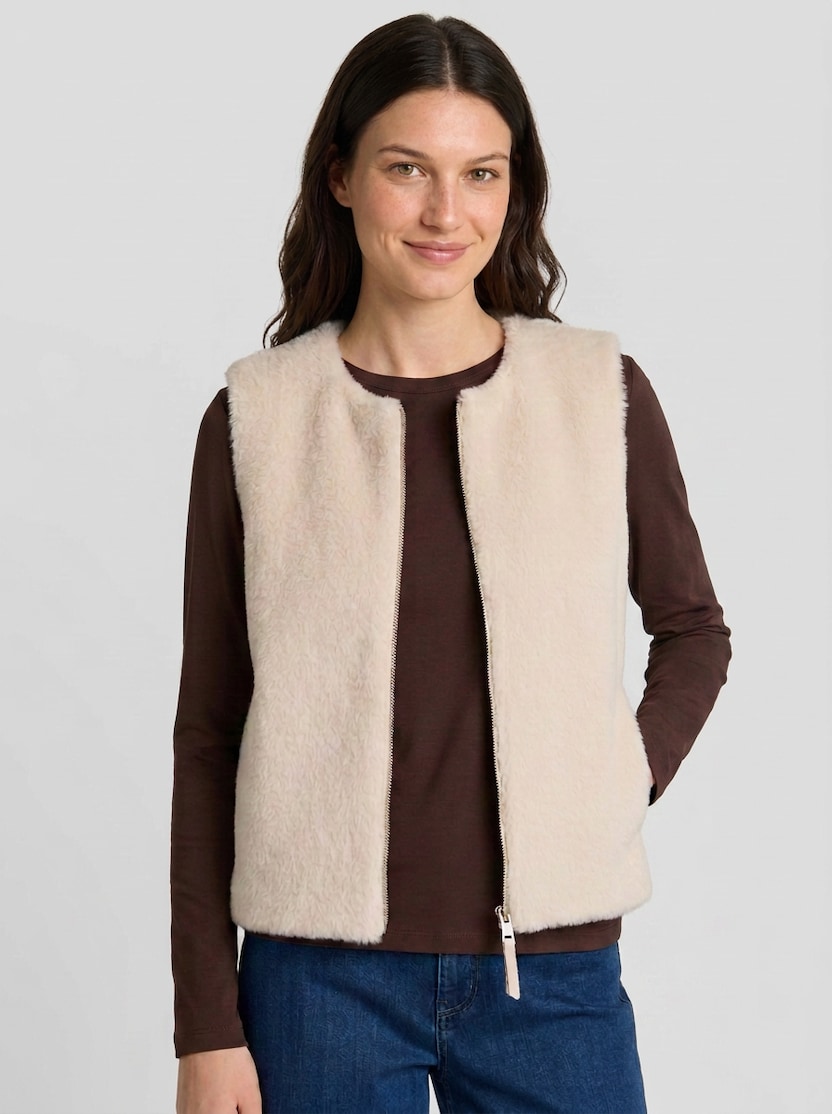 Fake-Fur Weste mit Taschen von Women, cold beige