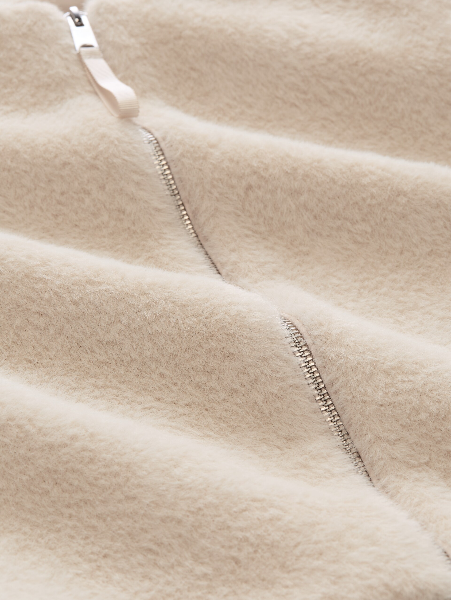 Teddy Weste mit Taschen - cold beige - Produkt-Detail-Ansicht