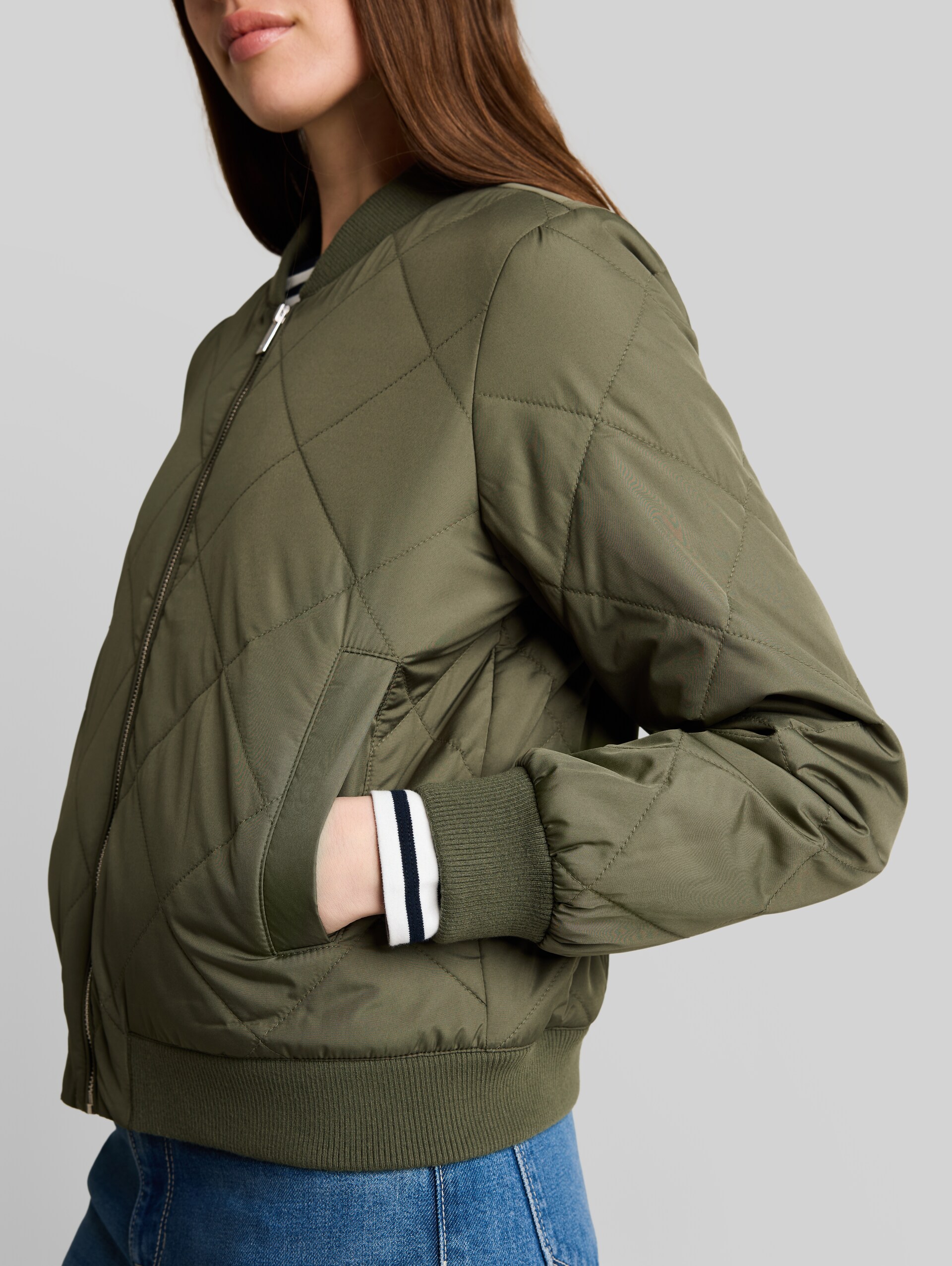 Gewatteerd jack met bomberkraag - urban olive green - Detailaanzicht model