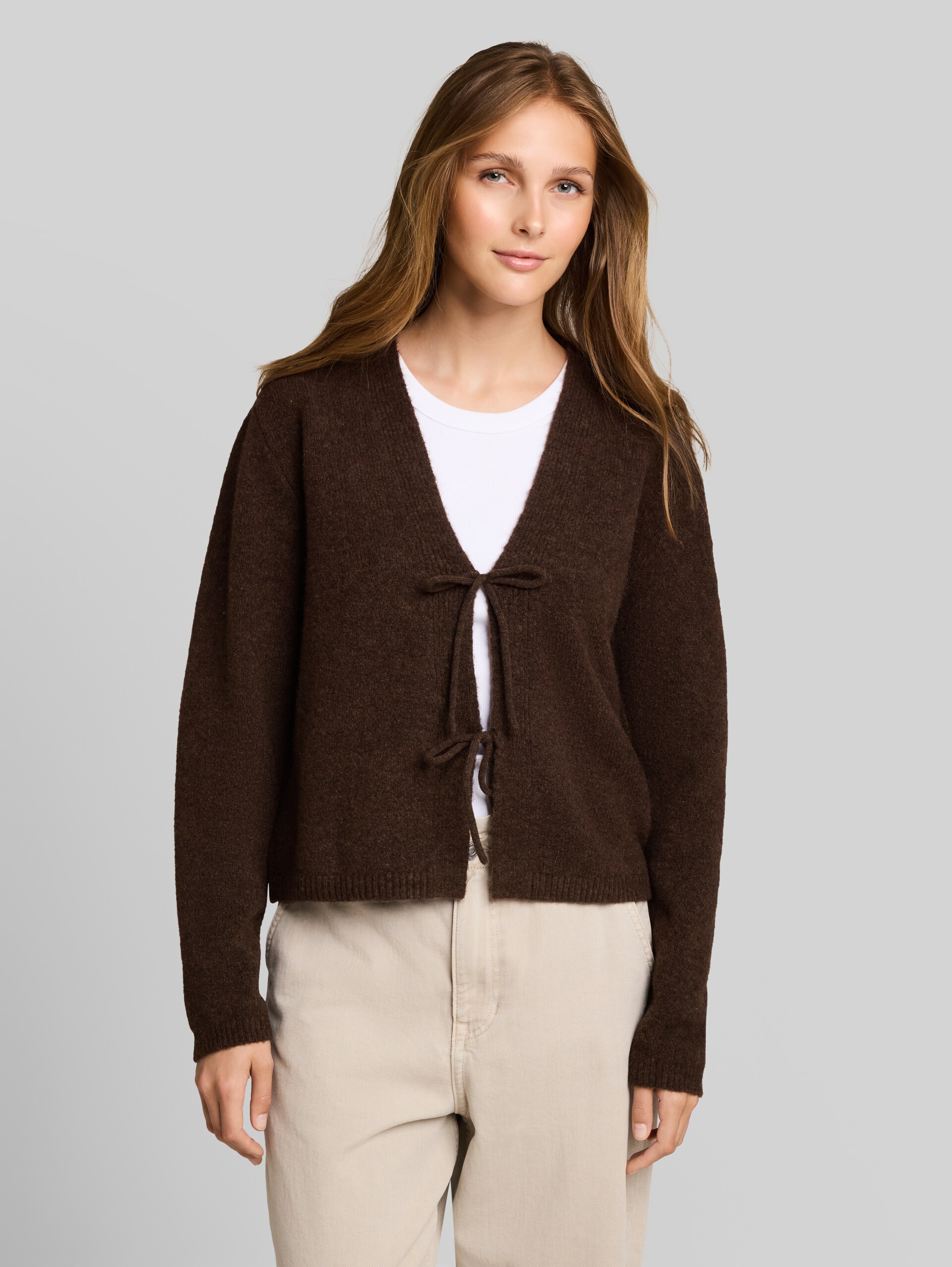 Cardigan douillet avec des nœuds - cool dark brown melange - Découpe Vue de face du modèle