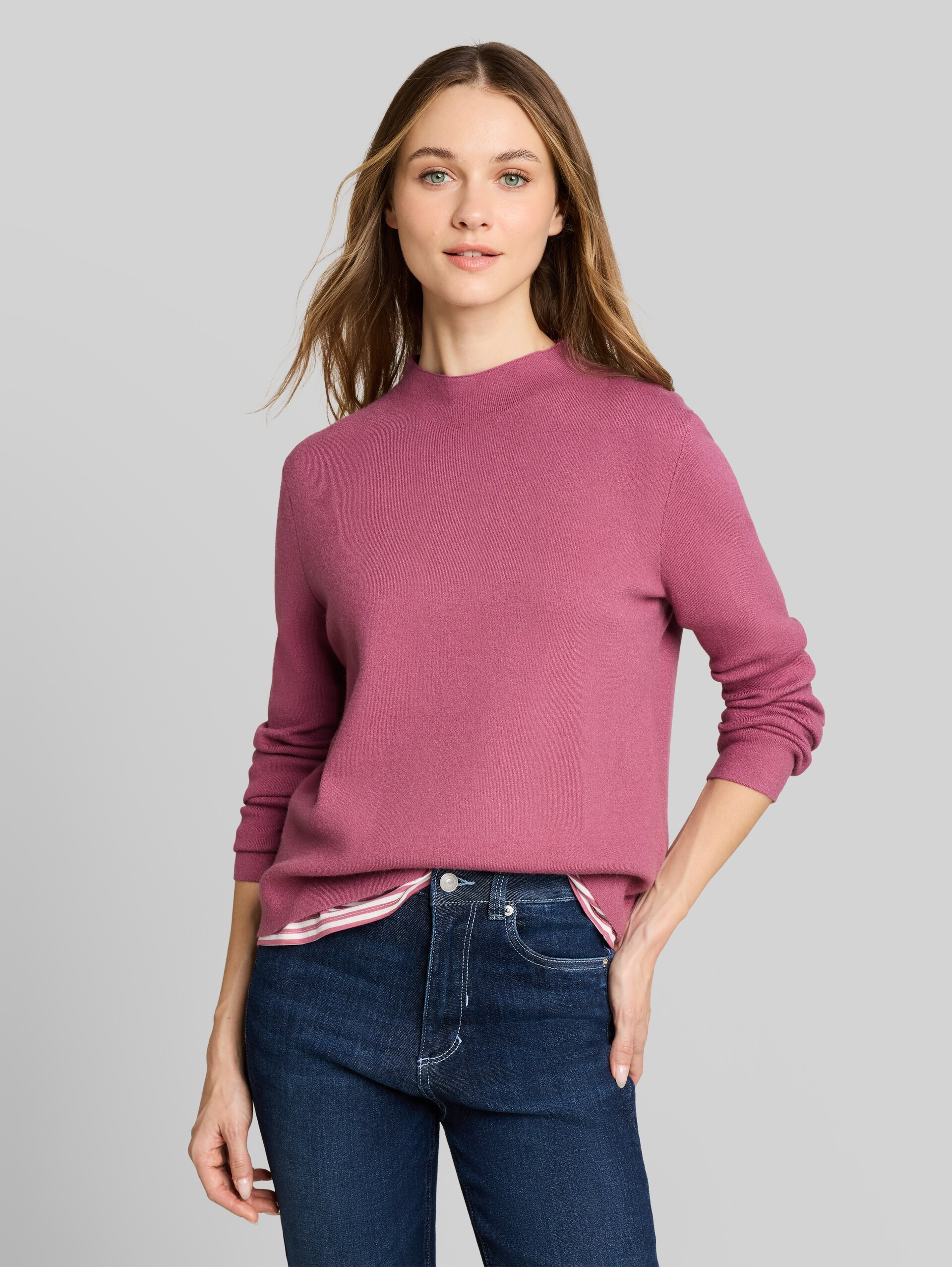 Strickpullover mit Stehkragen - dusty berry - Ausschnitt Model-Vorderansicht