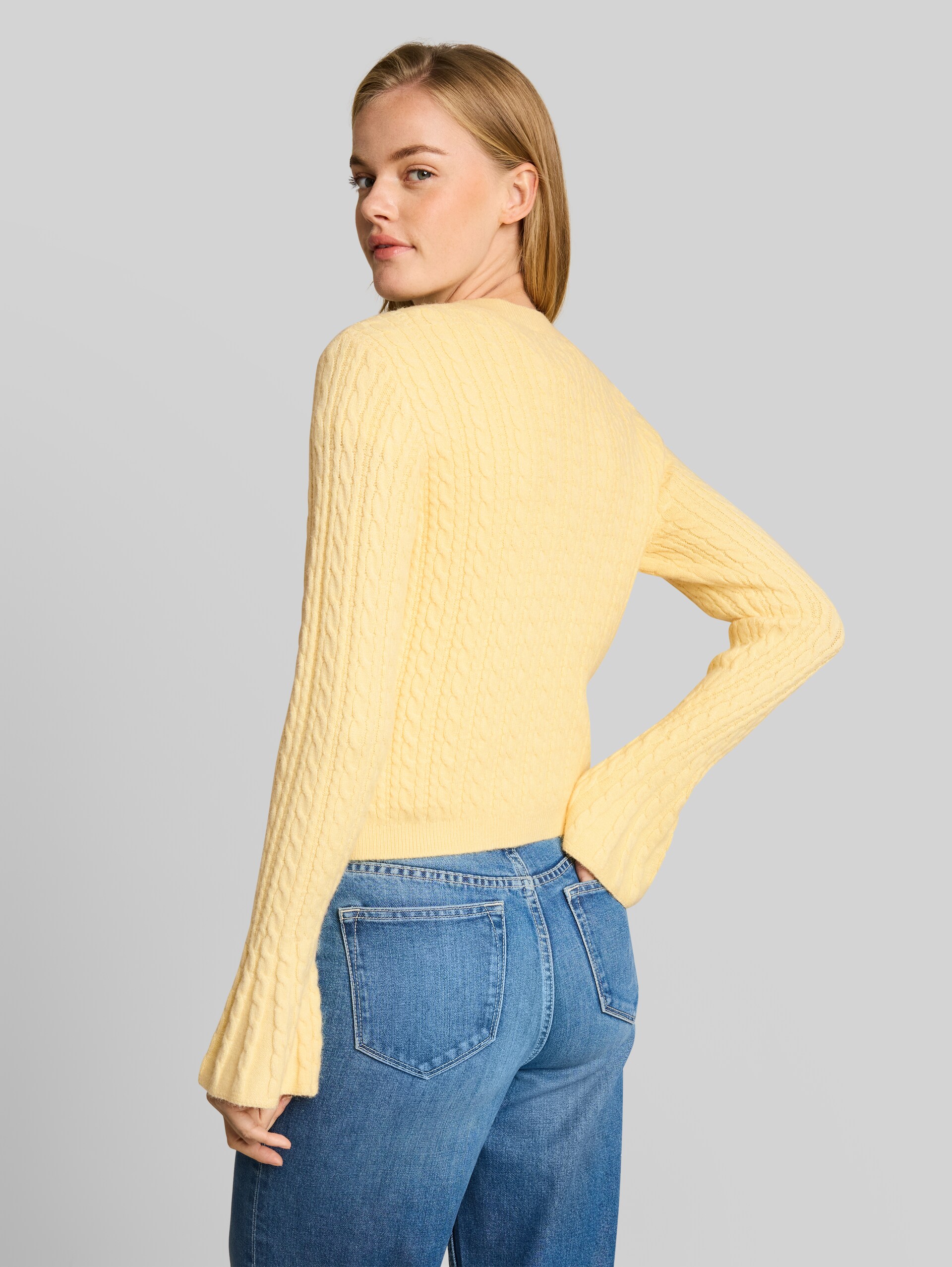 Strickpullover mit Zopfmuster - soft vanilla yellow