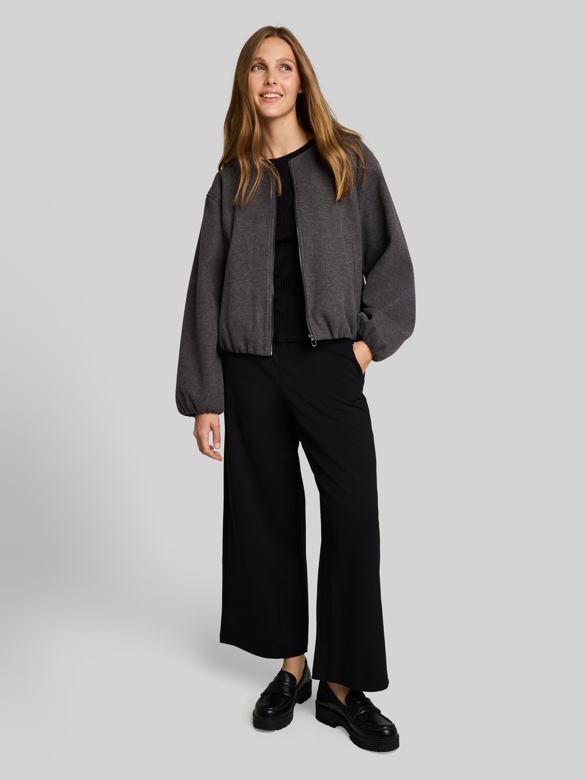Blouson Jacke in Melange-Optik - dark coal grey melange - seitliche Model-Ansicht