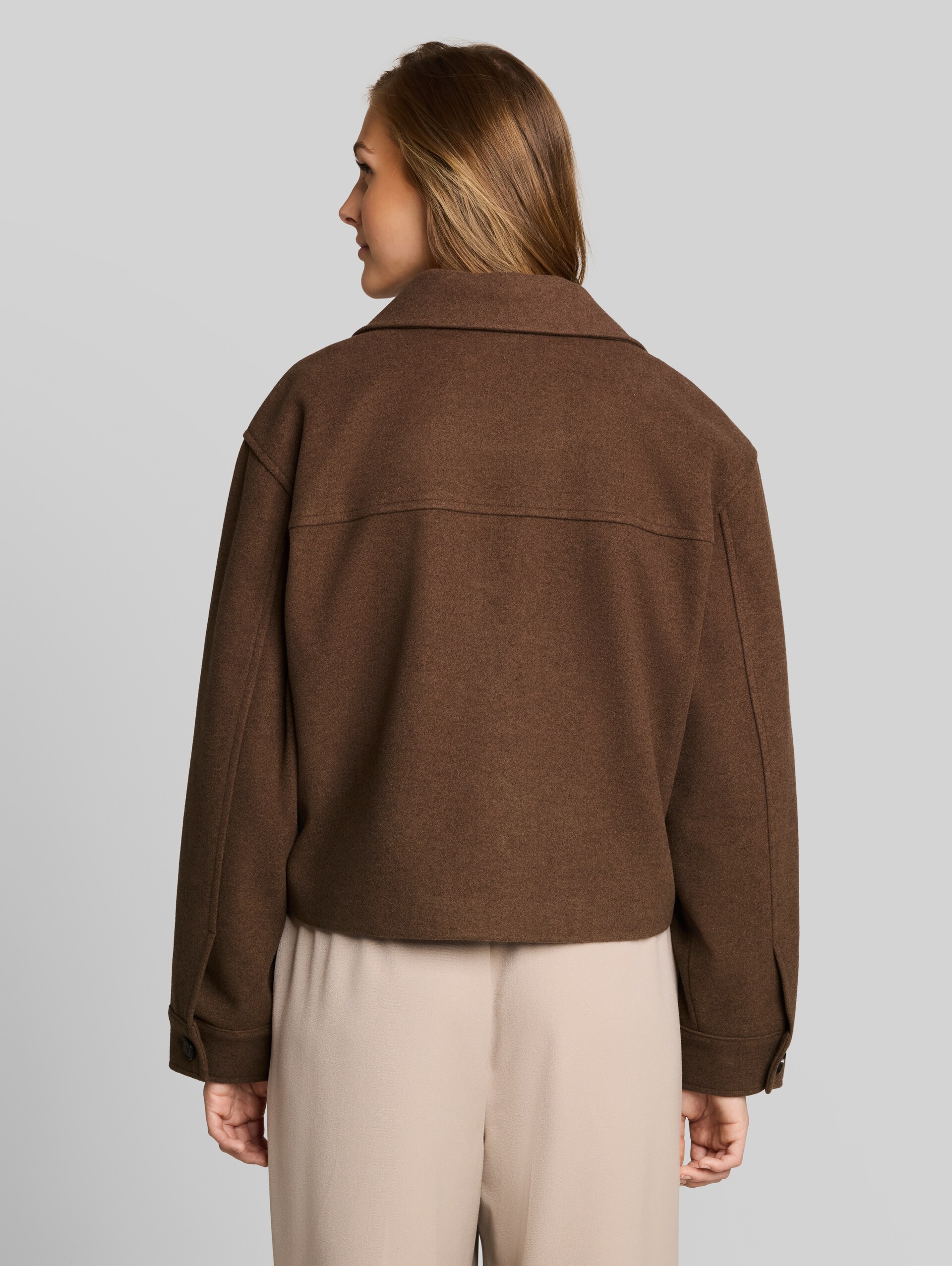 Tussenjas met kraag - cool dark brown melange - Model-achteraanzicht