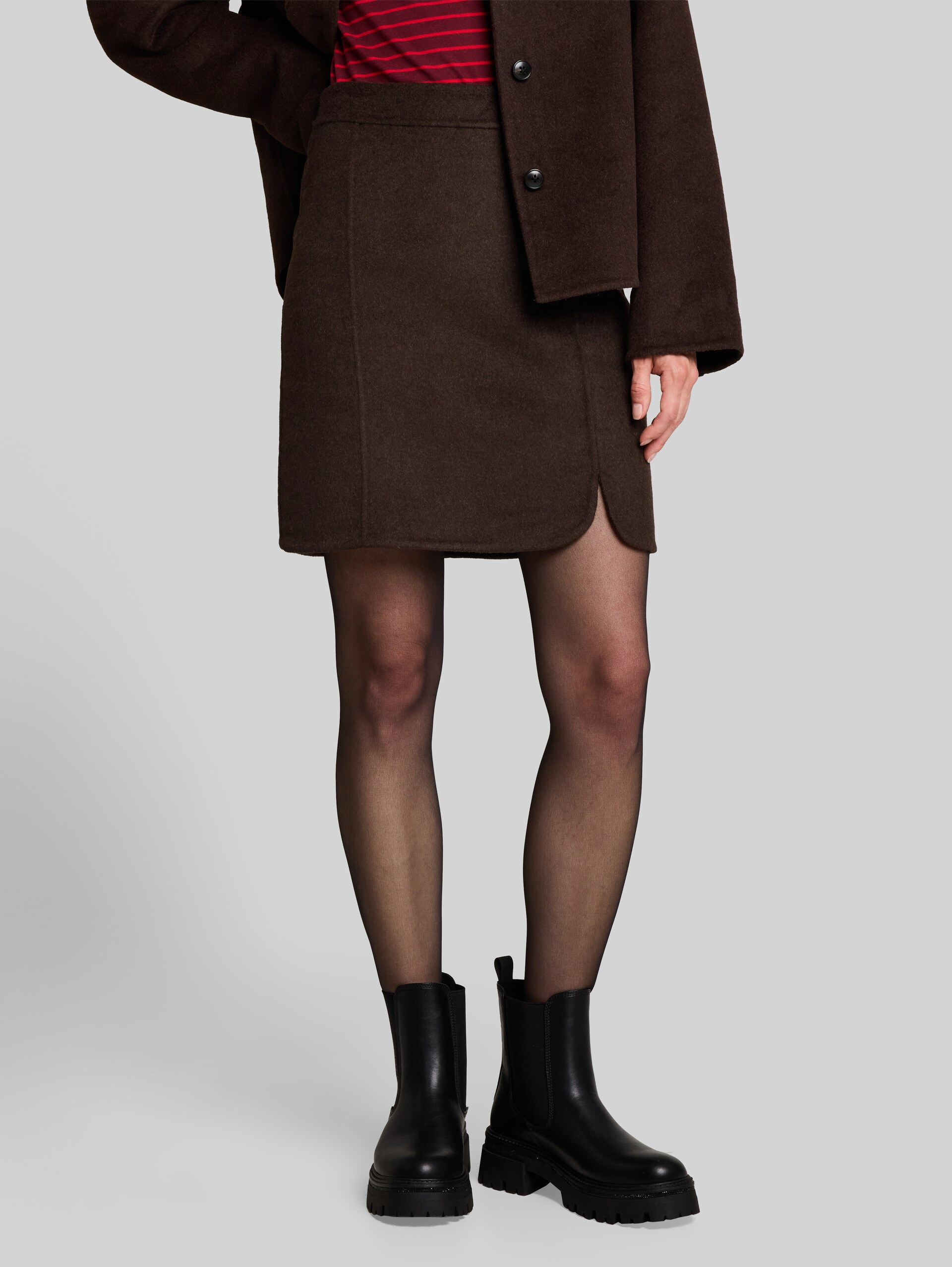 Mini-jupe avec une touche de laine - java dark brown - Découpe Vue de face du modèle