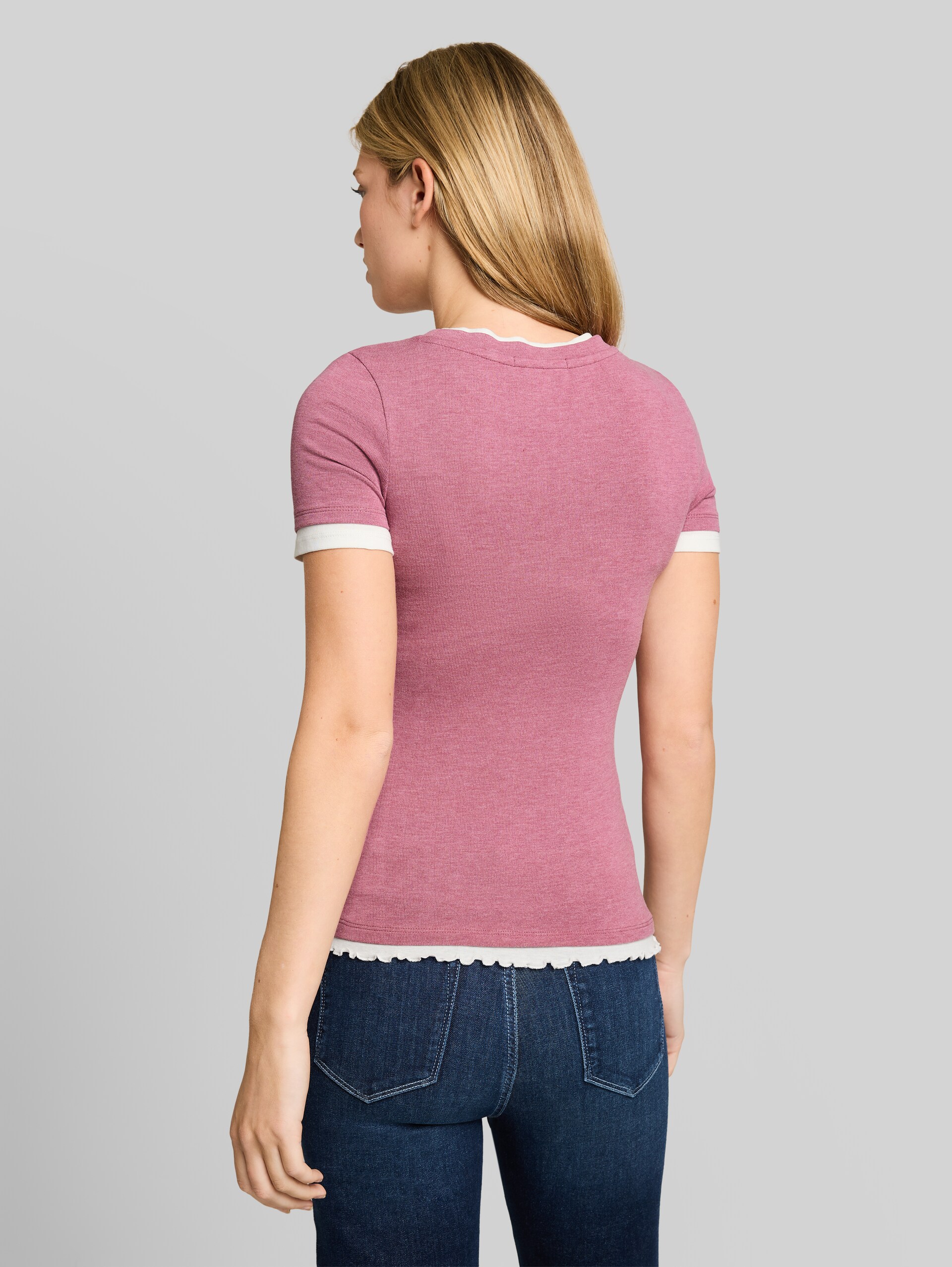 T-Shirt im 2-in-1-Look - dusty berry melange - Auschnitt Model-Rückansicht