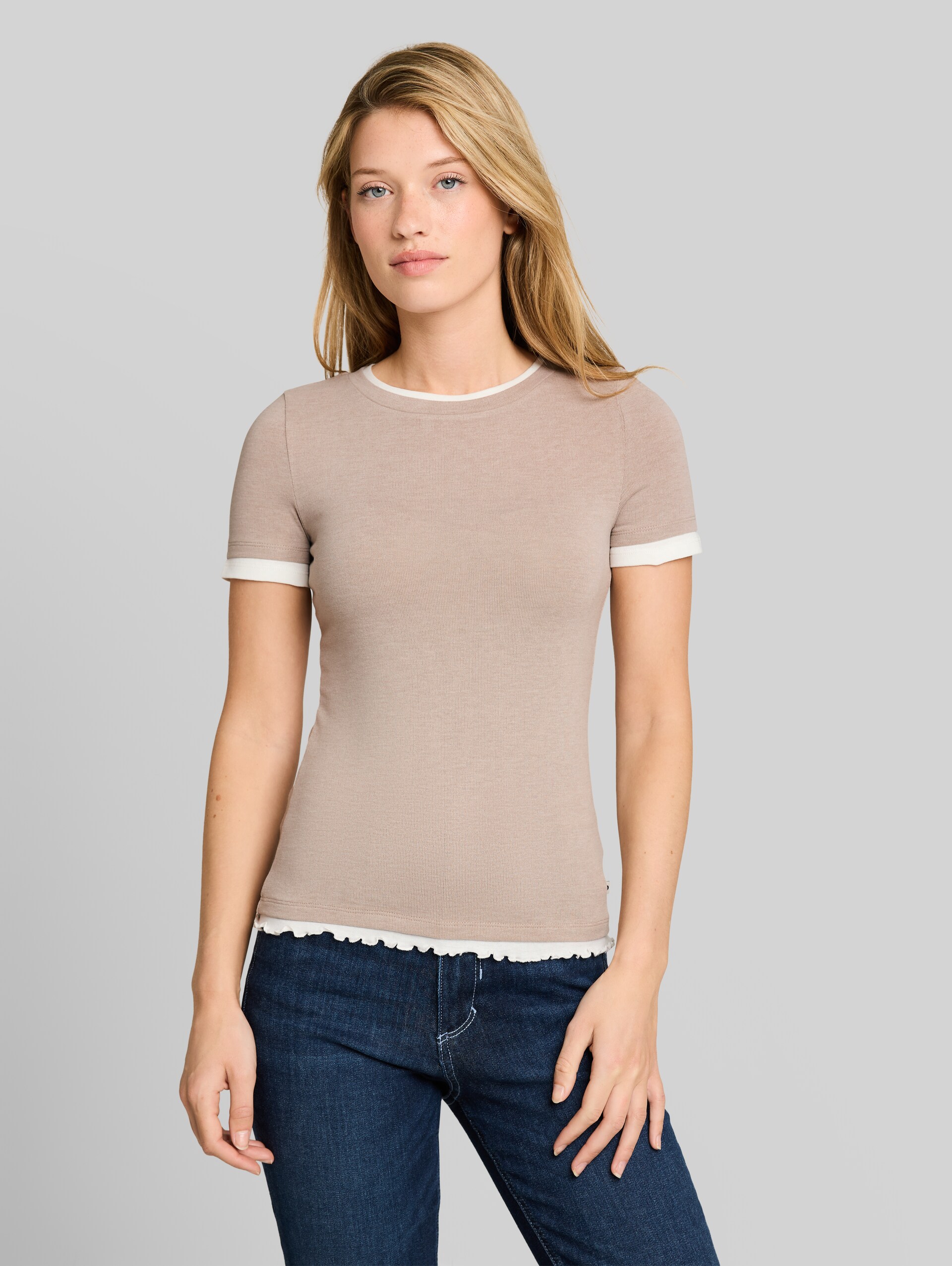 T-Shirt im 2-in-1-Look - atmosphere beige melange - Ausschnitt Model-Vorderansicht