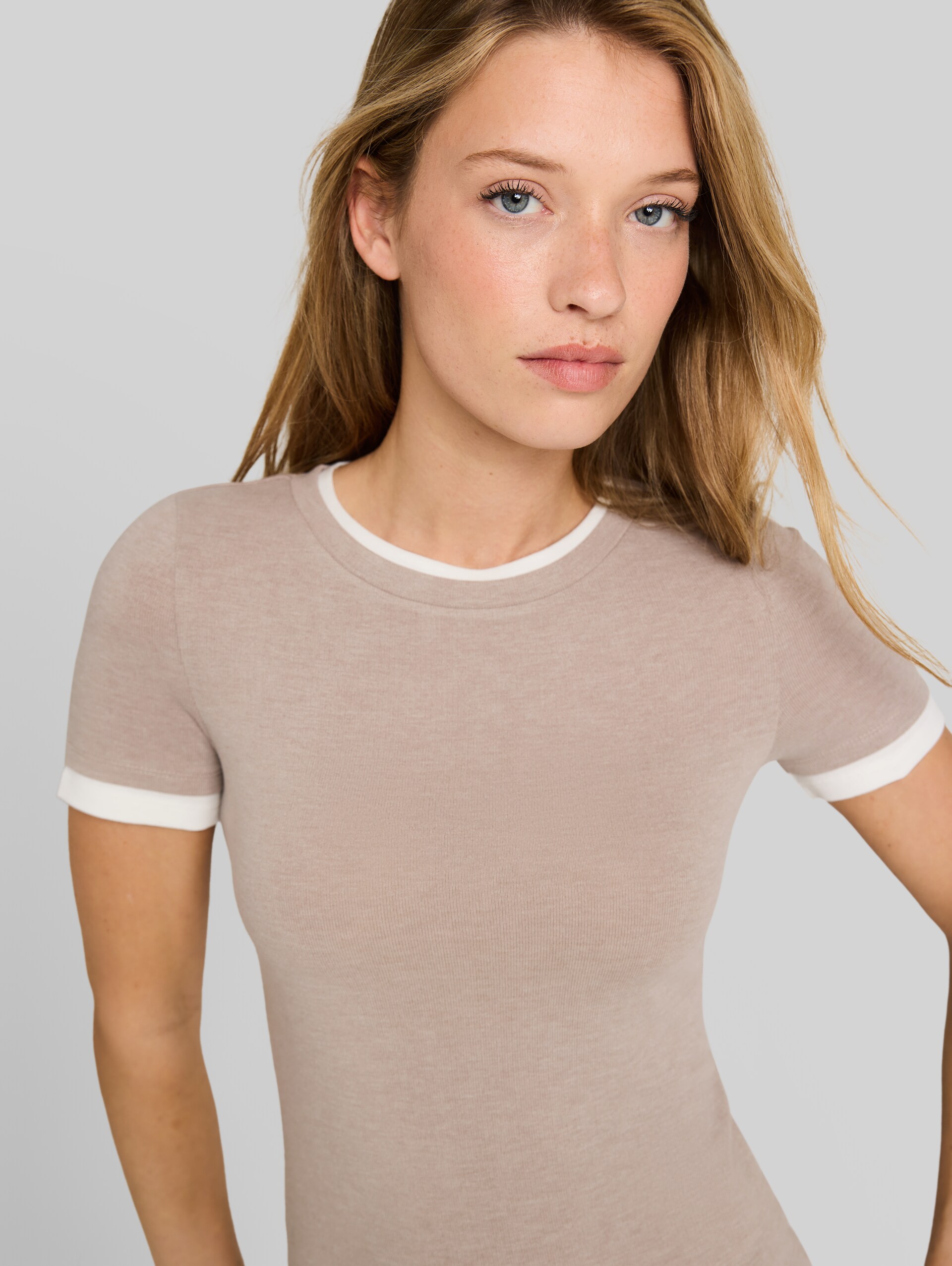 T-Shirt im 2-in-1-Look - atmosphere beige melange - Detail-Model-Ansicht