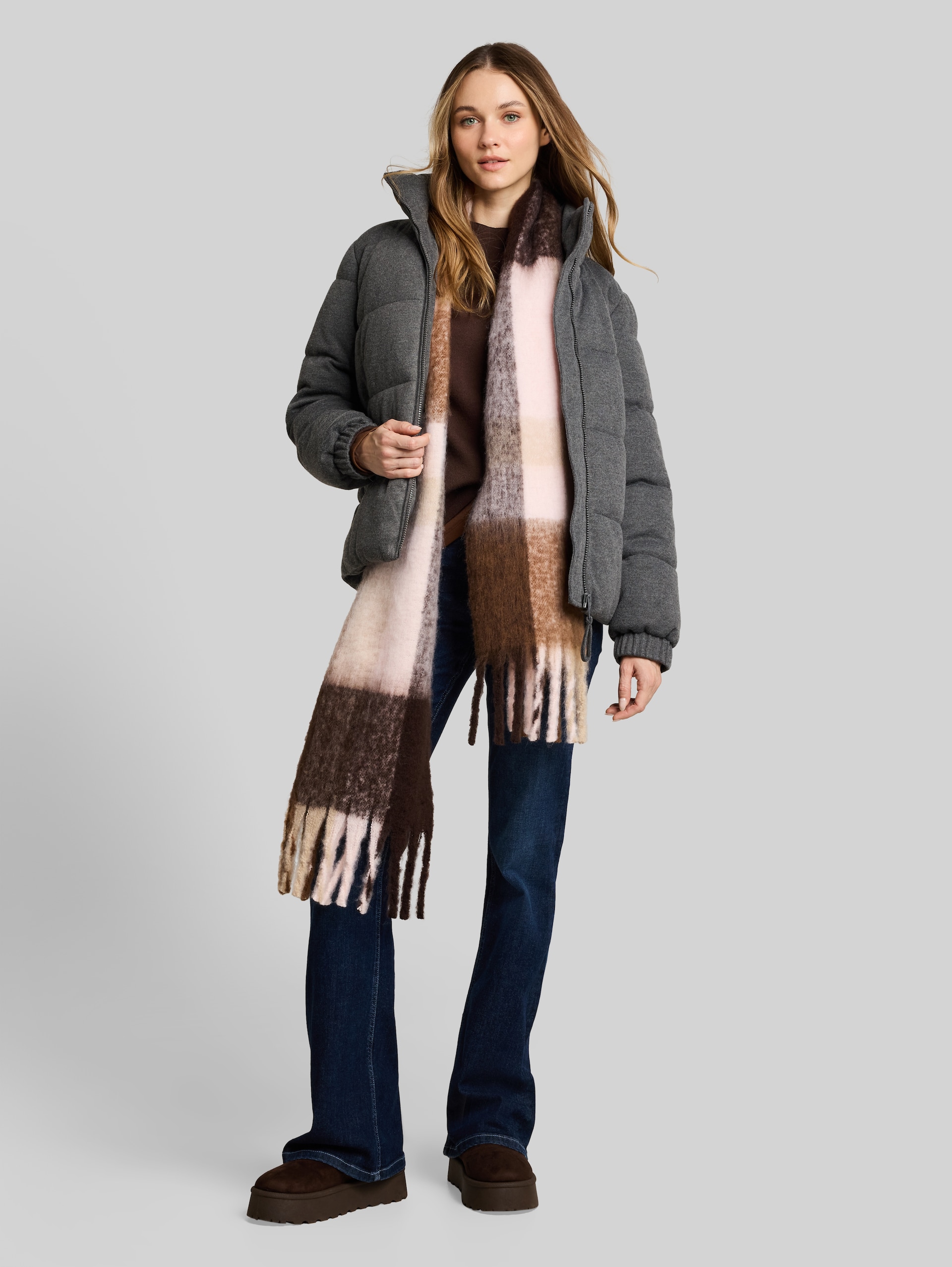 Cosy Puffer-Jacke mit Stehkragen - dark coal grey melange - seitliche Model-Ansicht