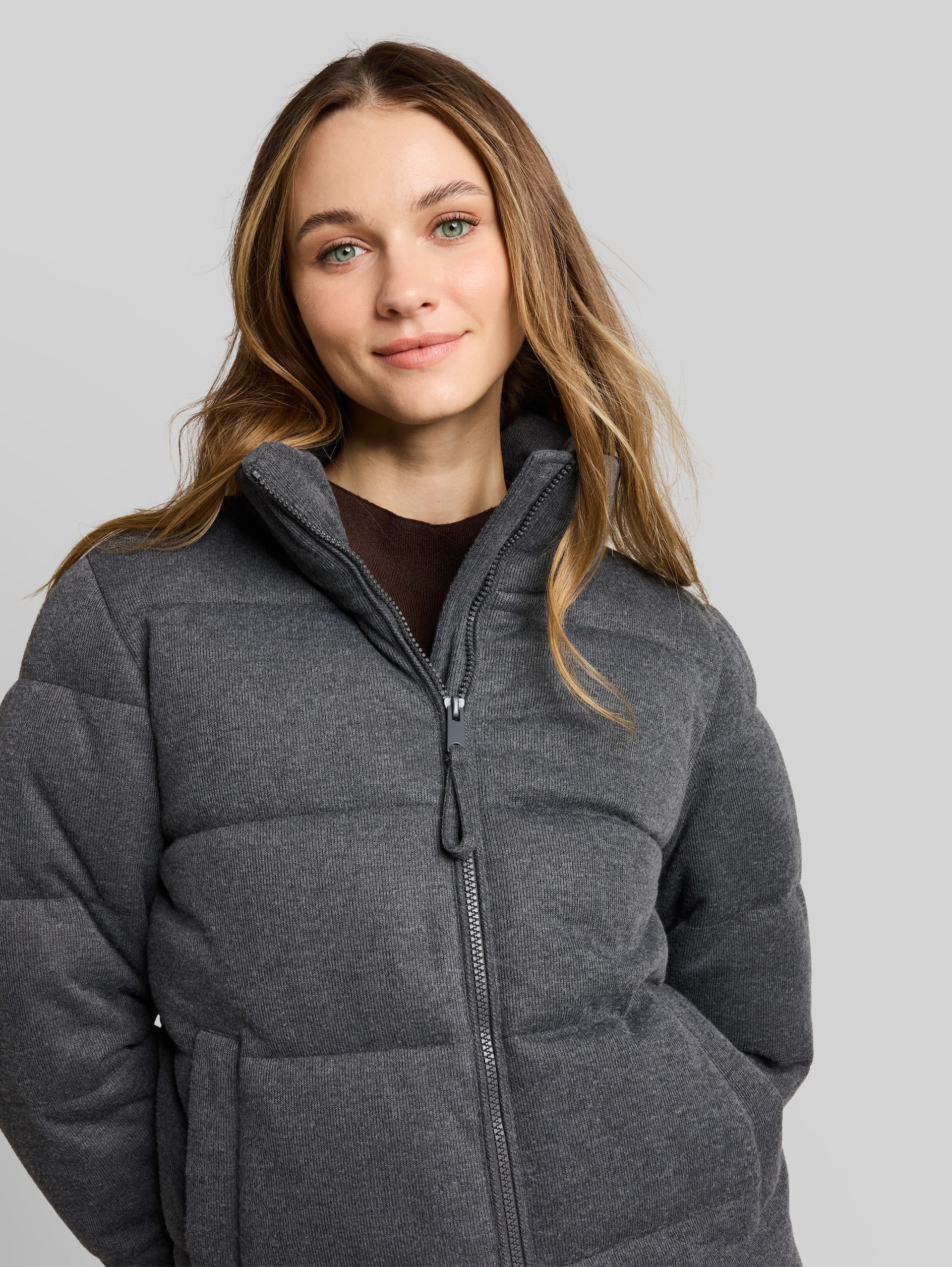 Cosy Puffer-Jacke mit Stehkragen - dark coal grey melange - Detail-Model-Ansicht