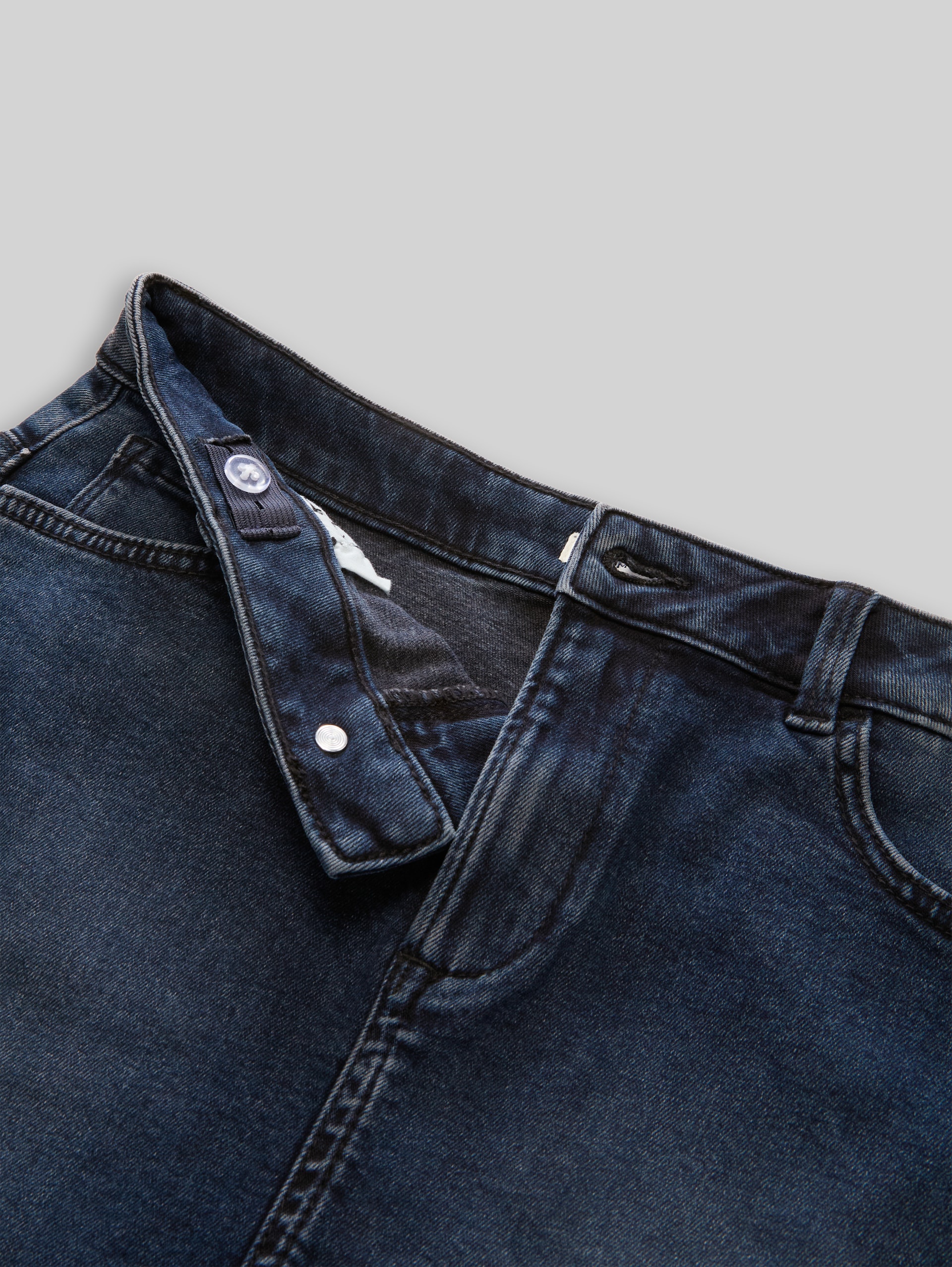 Mini-Jeansrock - dark stone blue black denim - Detail-Model-Ansicht