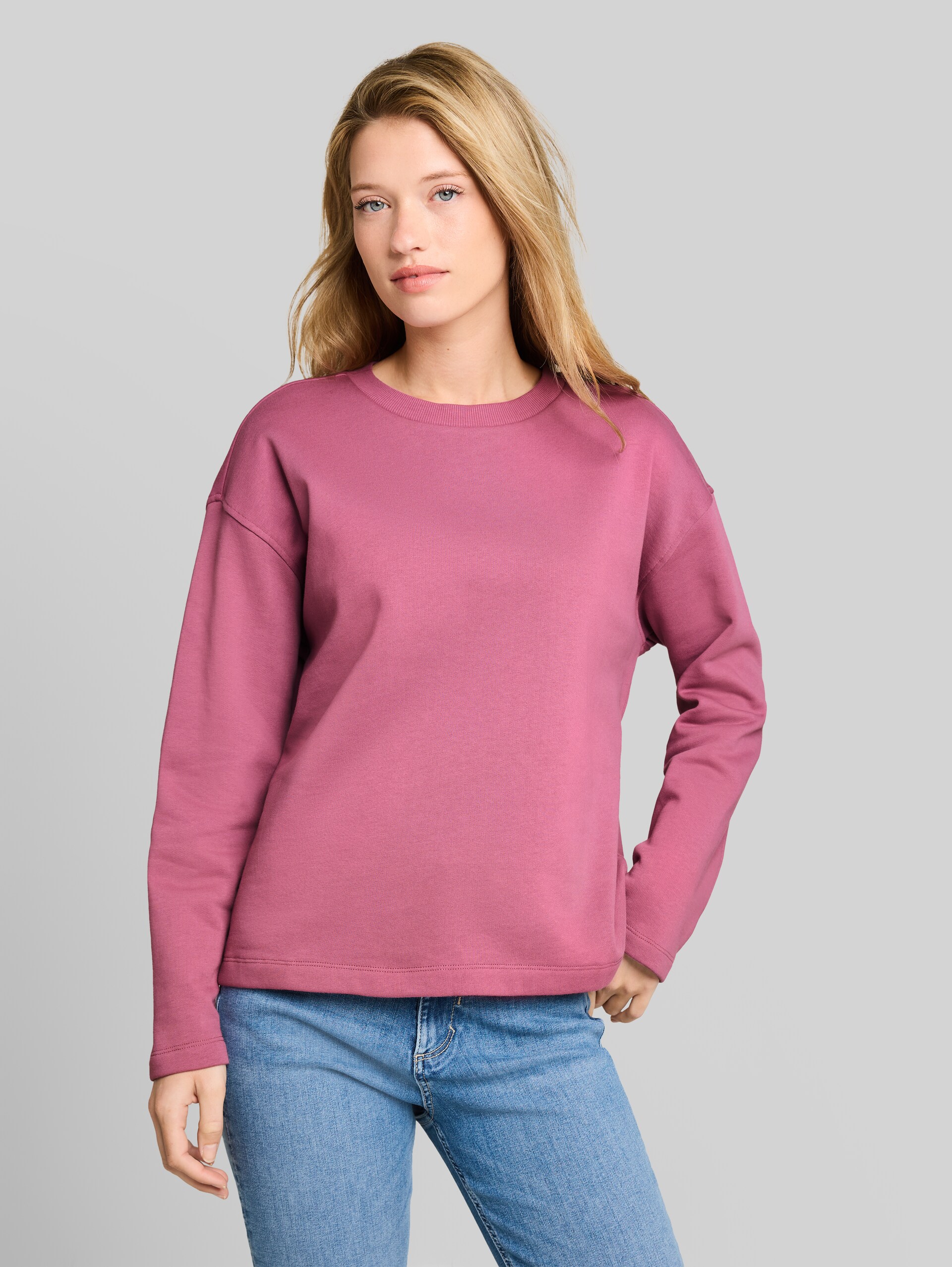 Basic Sweatshirt aus Baumwolle - dusty berry - Ausschnitt Model-Vorderansicht