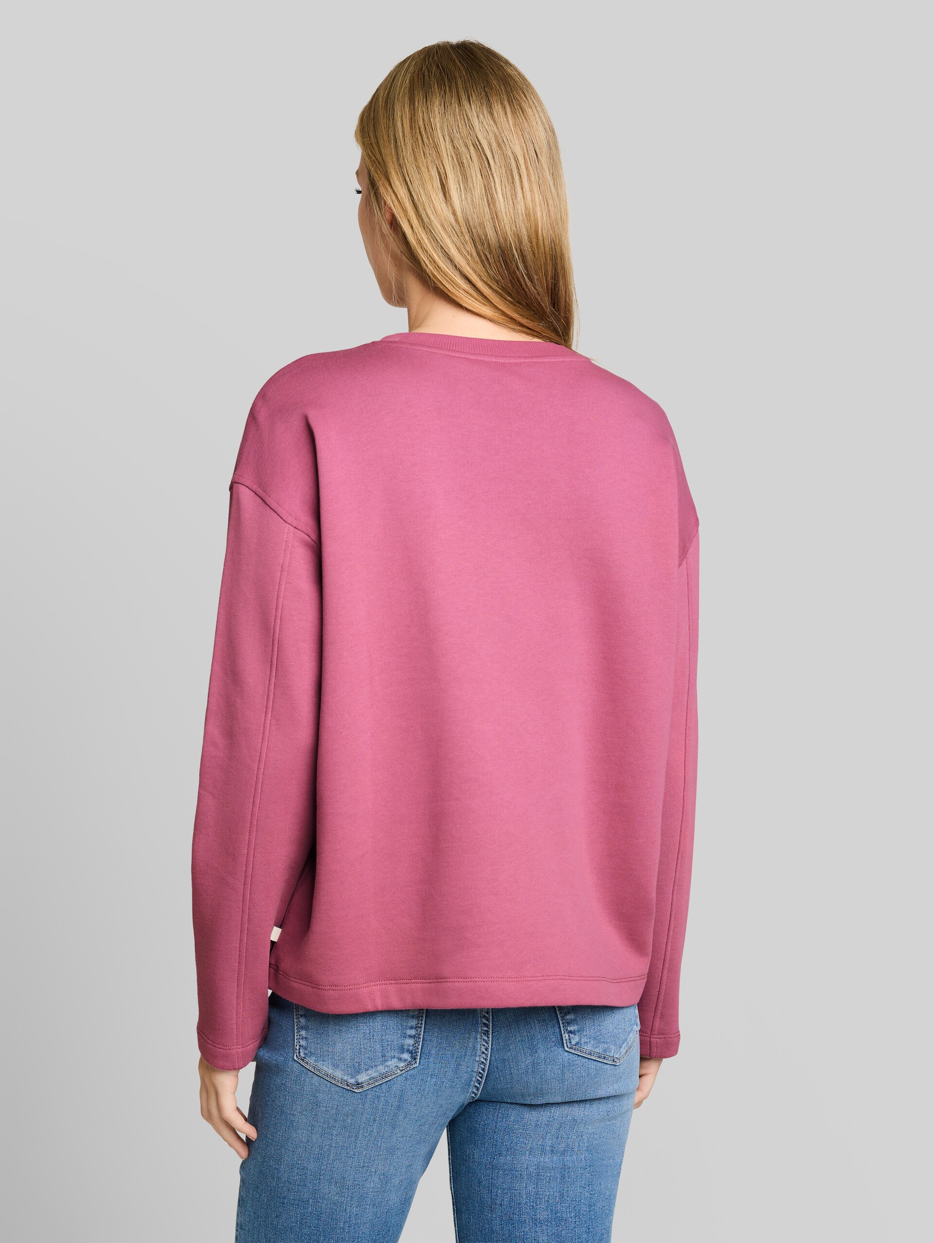 Basic Sweatshirt aus Baumwolle - dusty berry - Auschnitt Model-Rückansicht