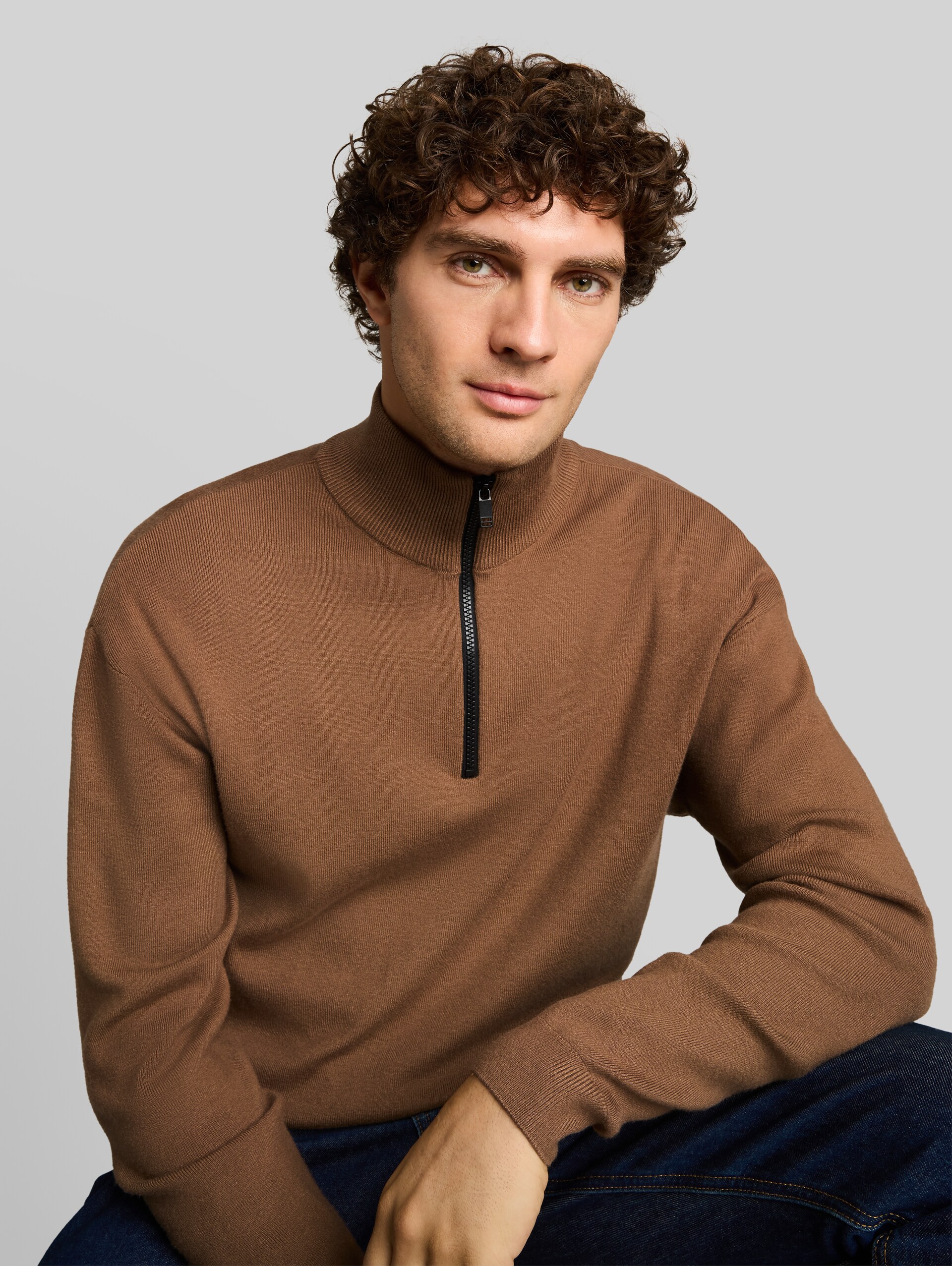 Pull à col roulé en maille, coupe décontractée - malt brown - Vue détaillée du modèle