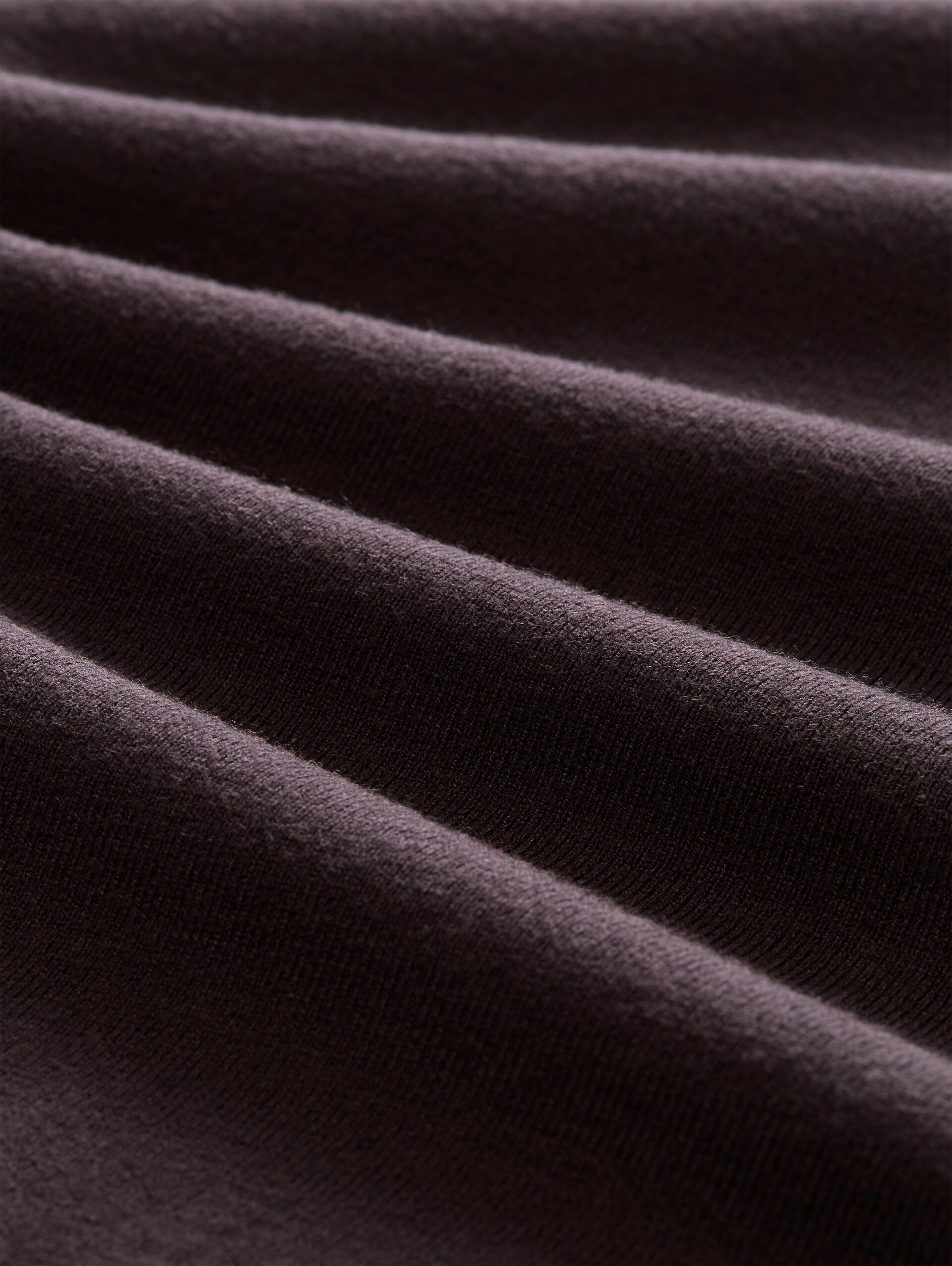 Gebreide trui met troyer-hals in relaxed fit - dark plum - Materiaalweergave