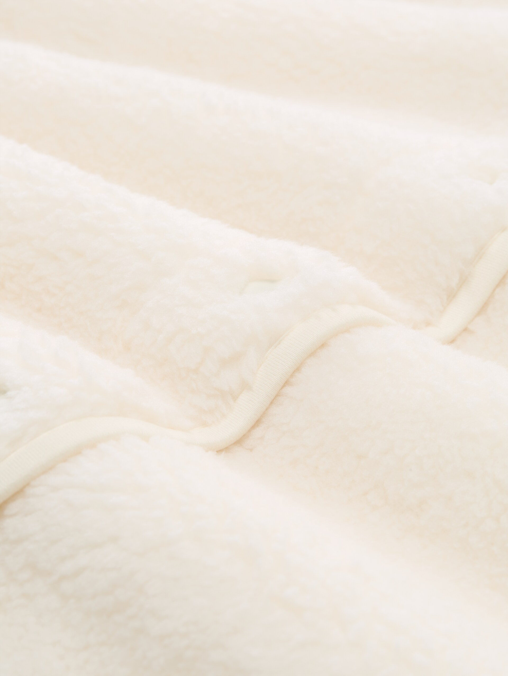 Teddy Weste mit Druckknopfleiste - off white - Material-Ansicht