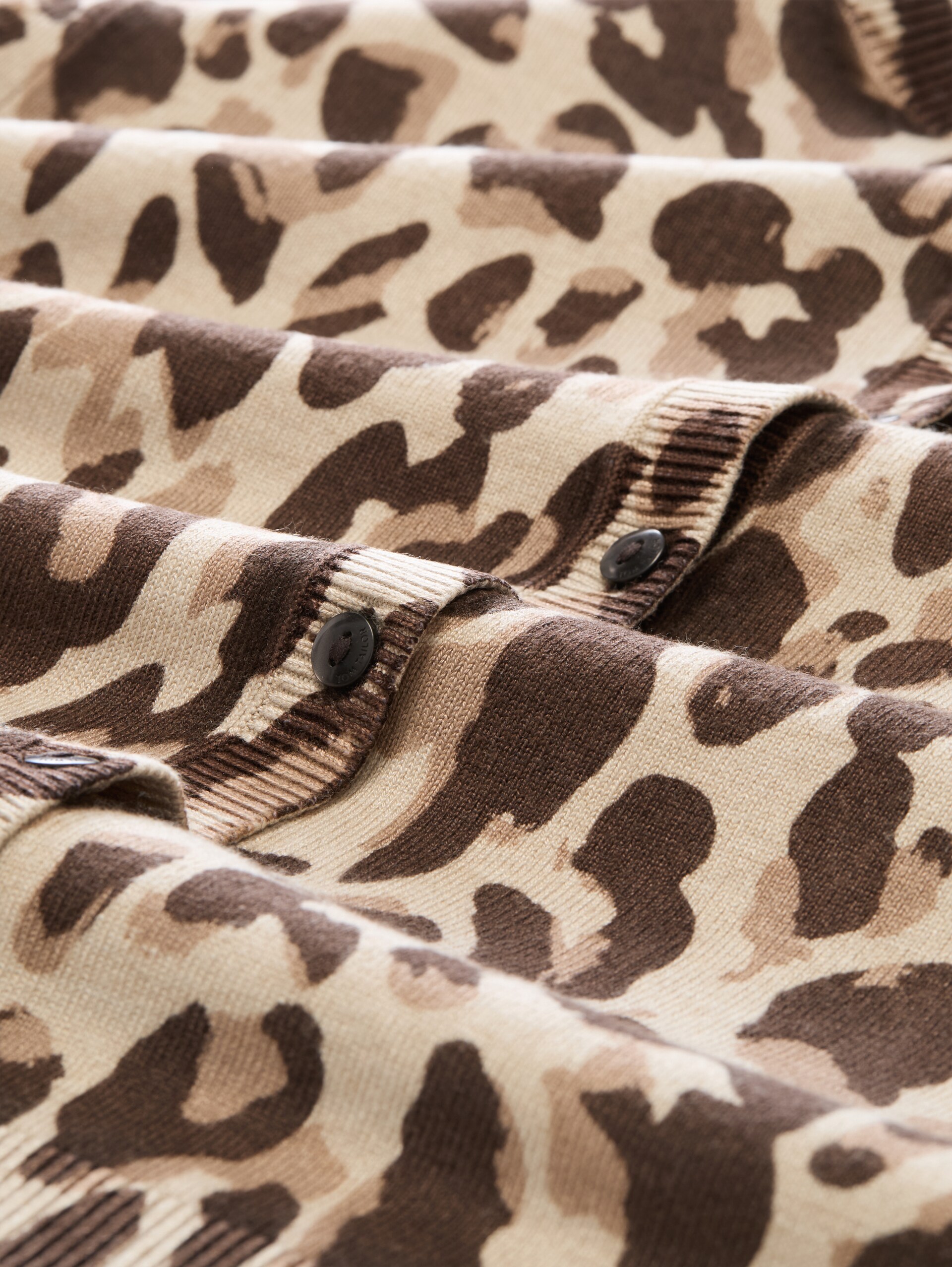 Cardigan mit Leo-Print - gravel beige melange leo - Material-Ansicht