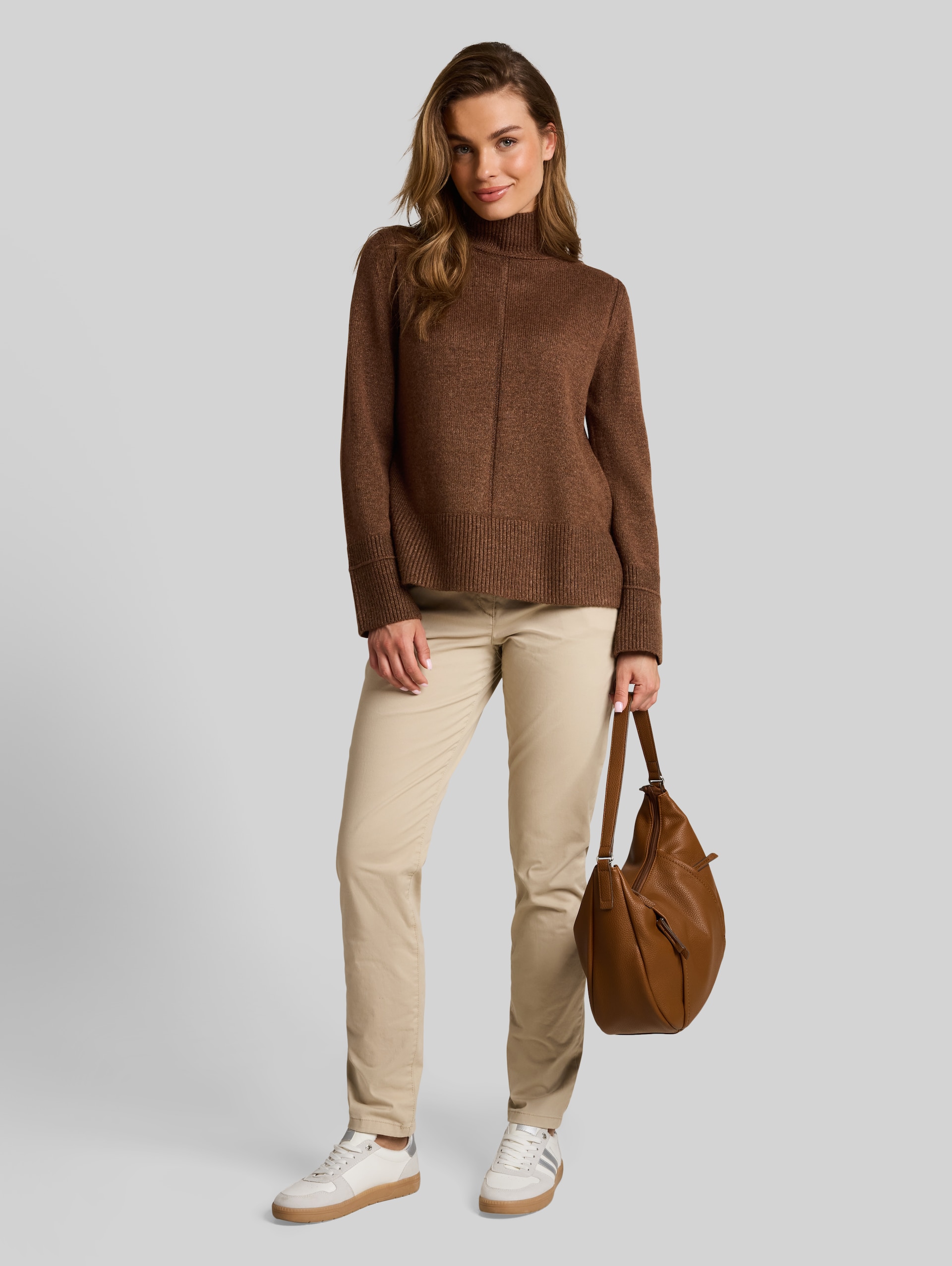 Cosy Strickpullover mit Stehkragen - mid camel melange - Model-Vorderansicht