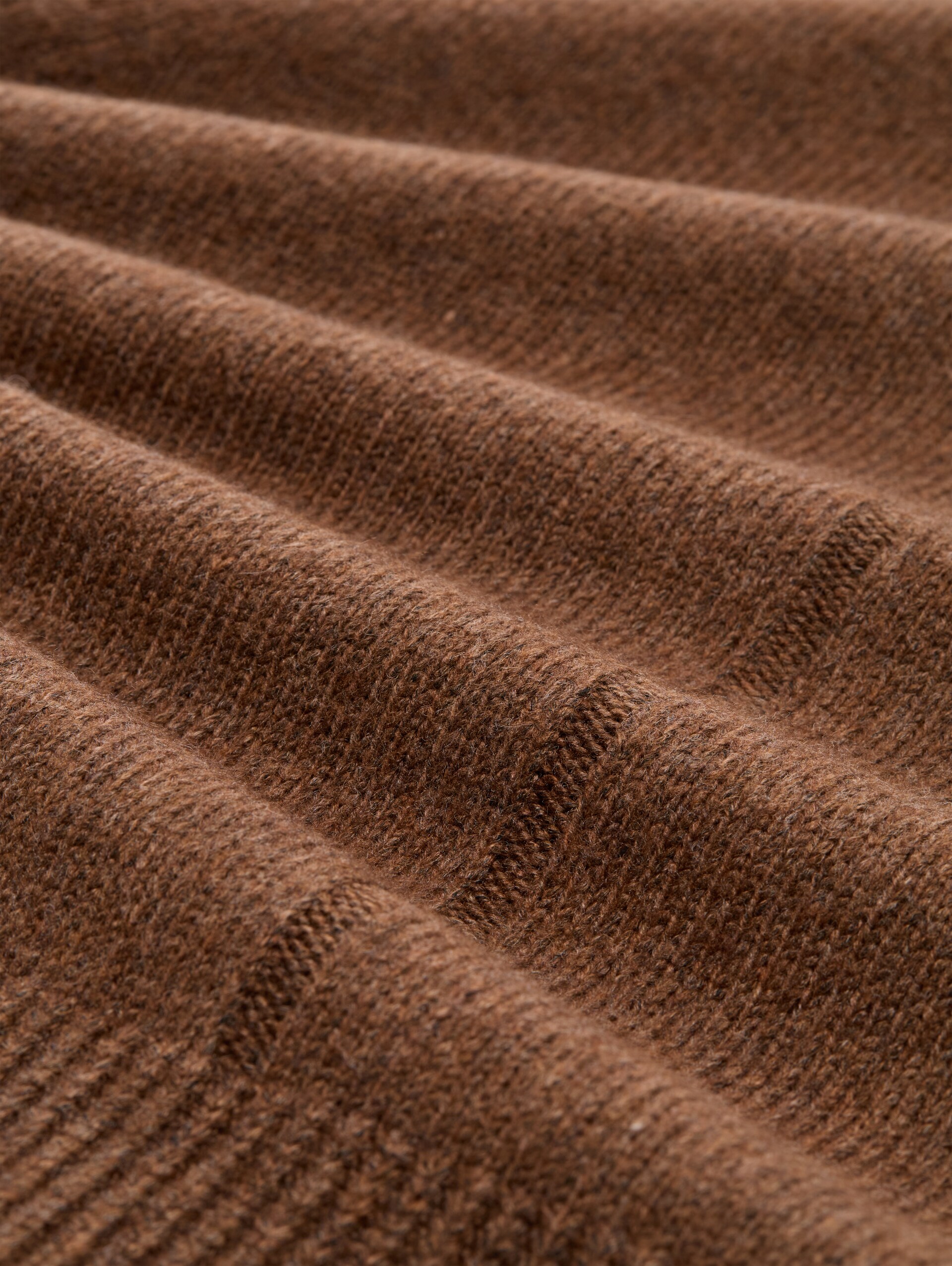 Cosy Strickpullover mit Stehkragen - mid camel melange - Material-Ansicht