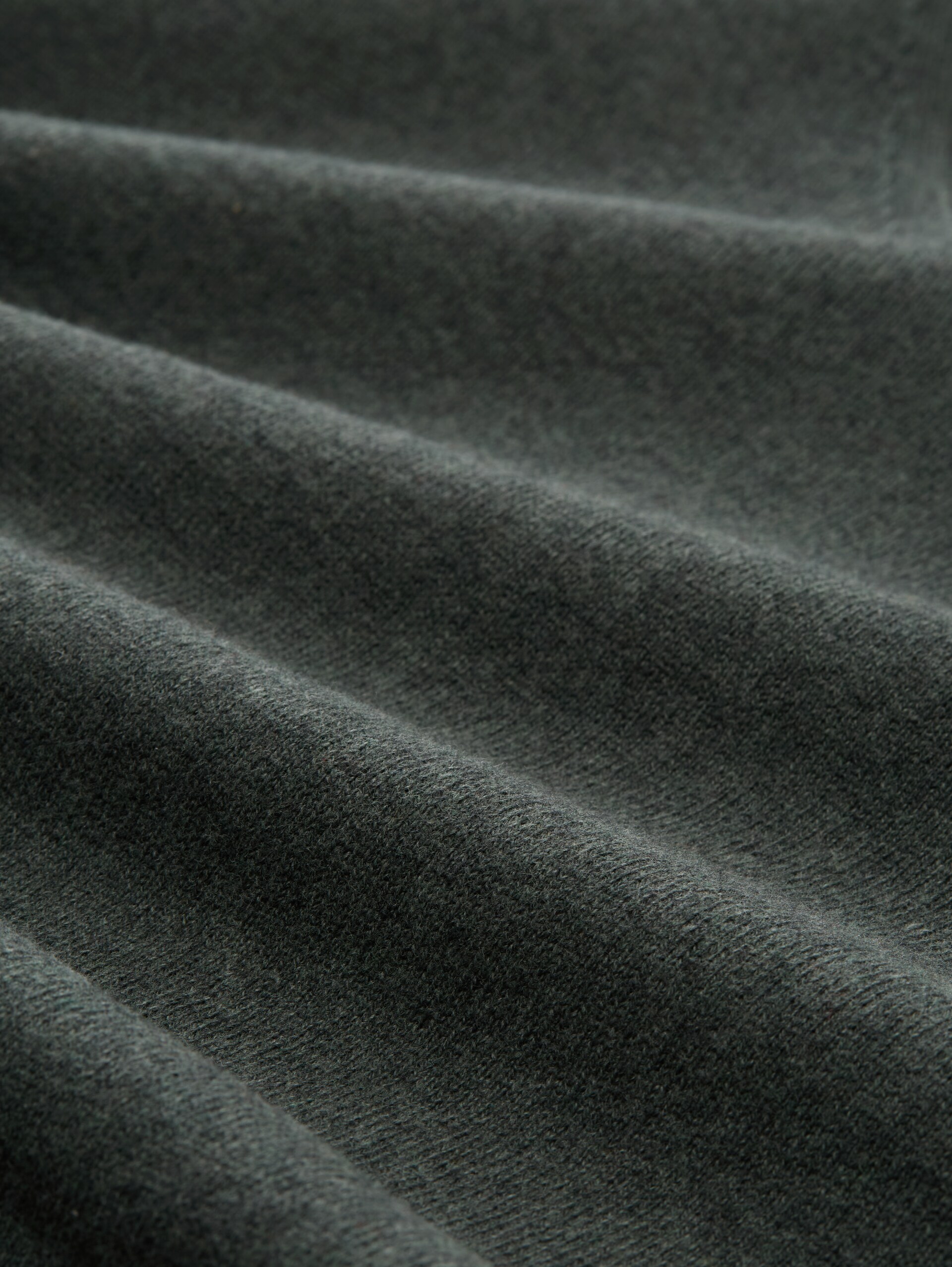 Pull à col roulé avec une touche de cachemire - dark olive melange - Vue de la matière