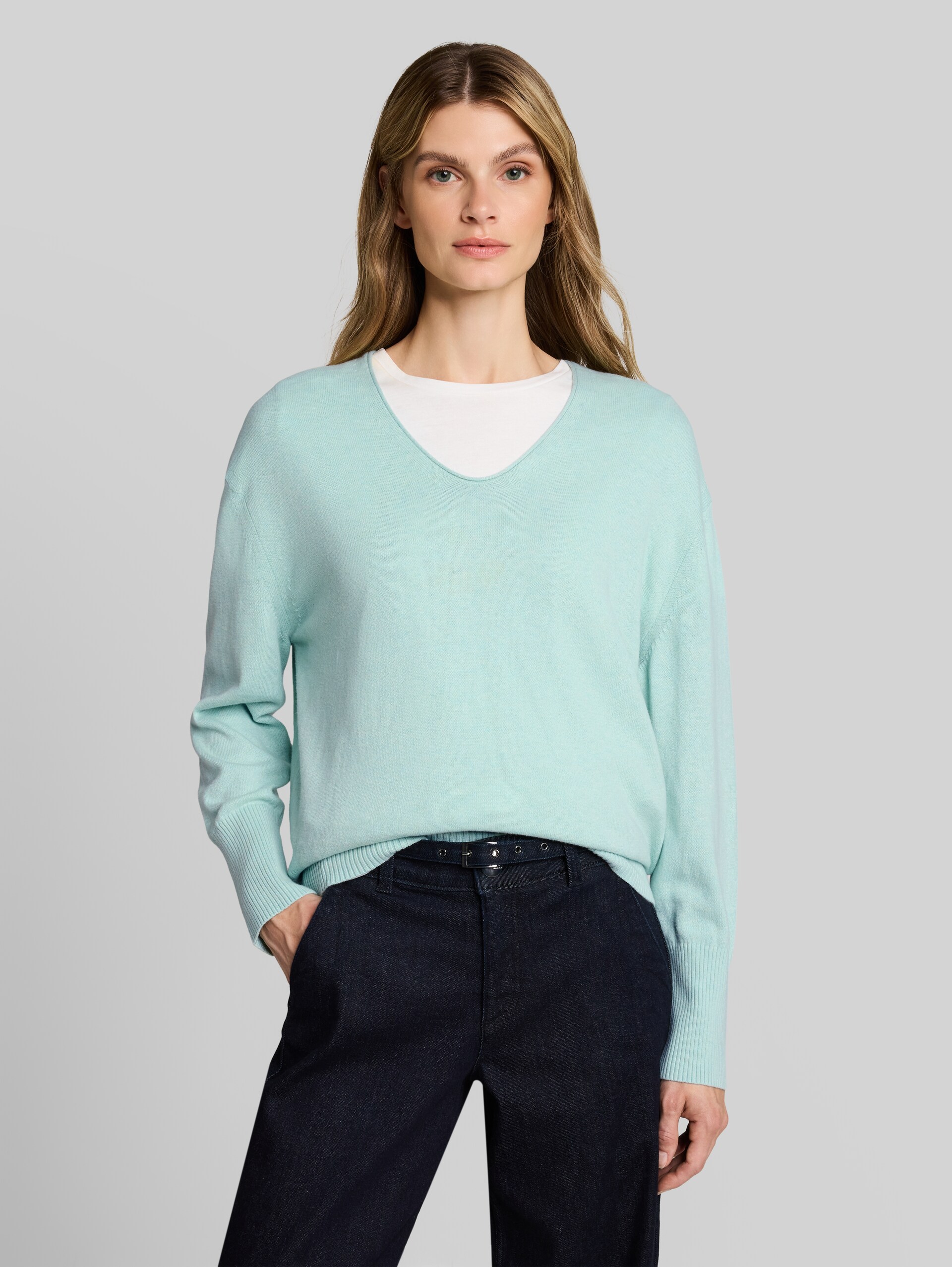 Oversize Strickpullover mit Kaschmir-Anteil - dusty light green melange - Ausschnitt Model-Vorderansicht