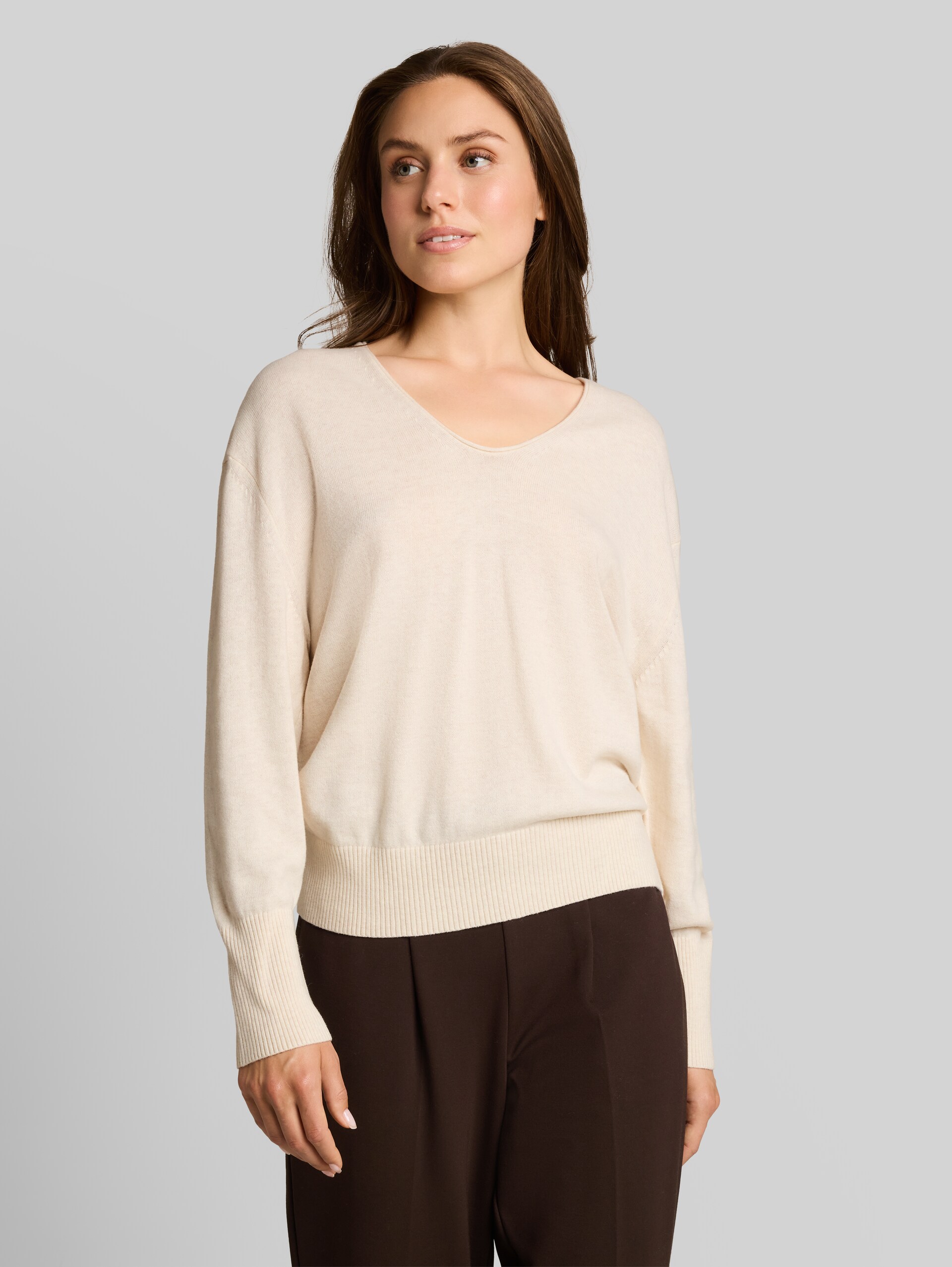 Oversize Strickpullover mit Kaschmir-Anteil - whisper offwhite melange - Ausschnitt Model-Vorderansicht