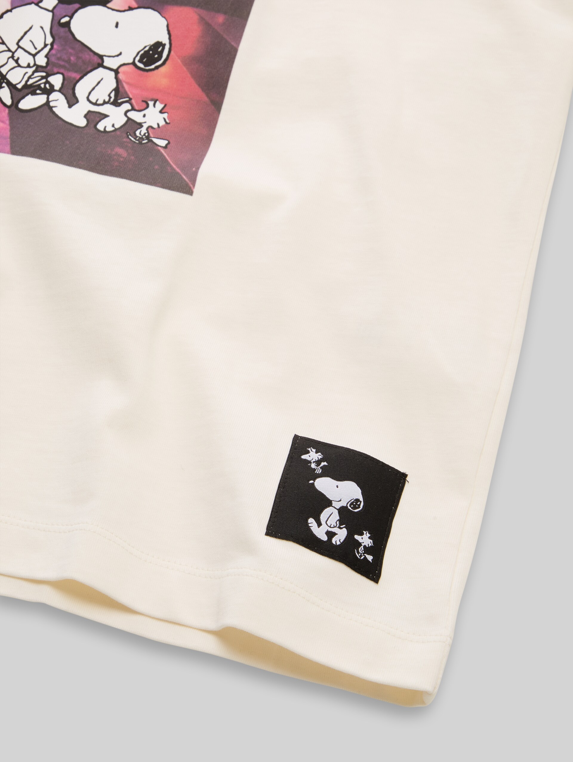Relaxed Fit T-Shirt mit Snoopy-Print - off white - Material-Ansicht