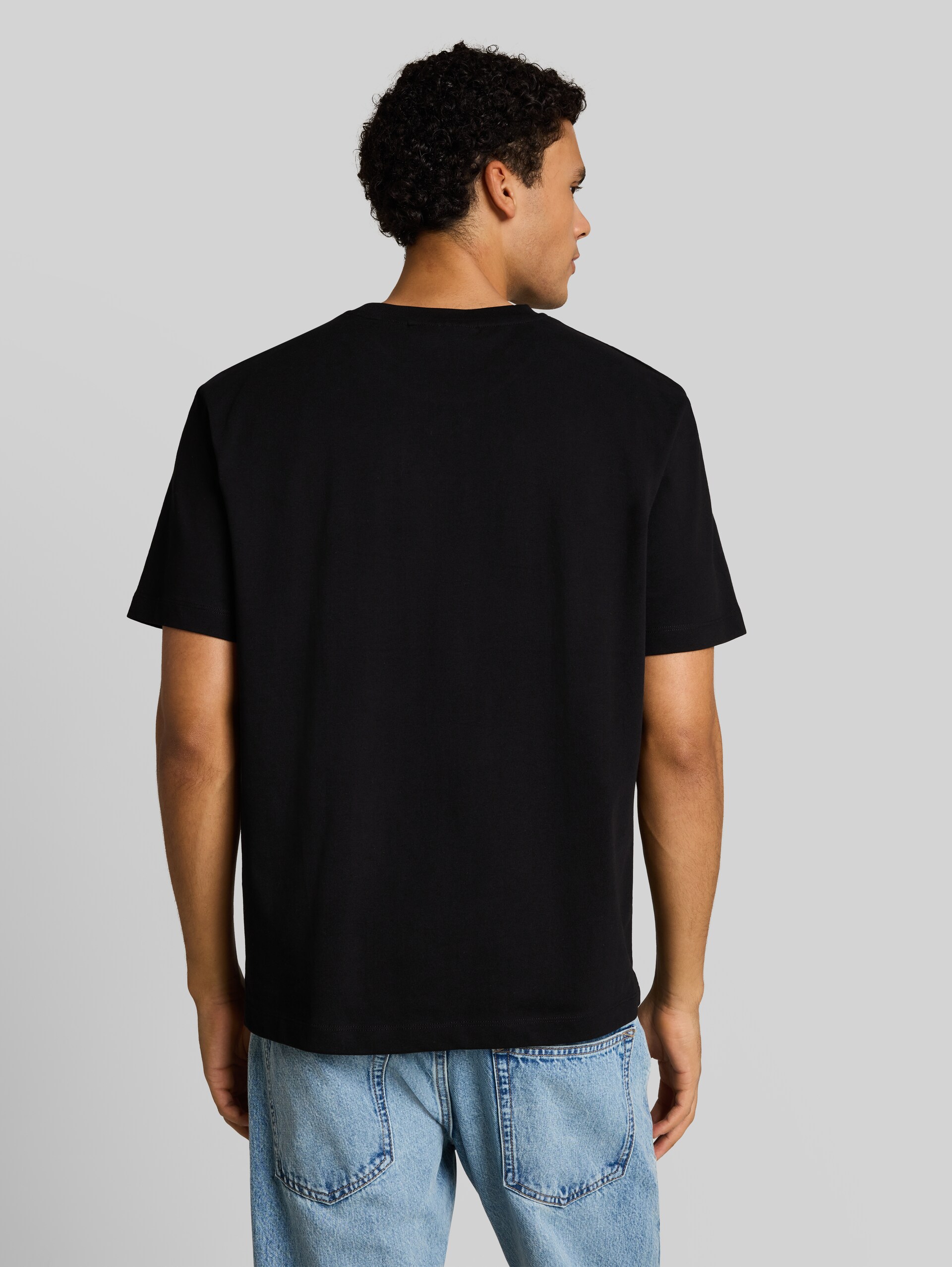 Relaxed Fit T-Shirt mit Snoopy-Print - Black - Auschnitt Model-Rückansicht