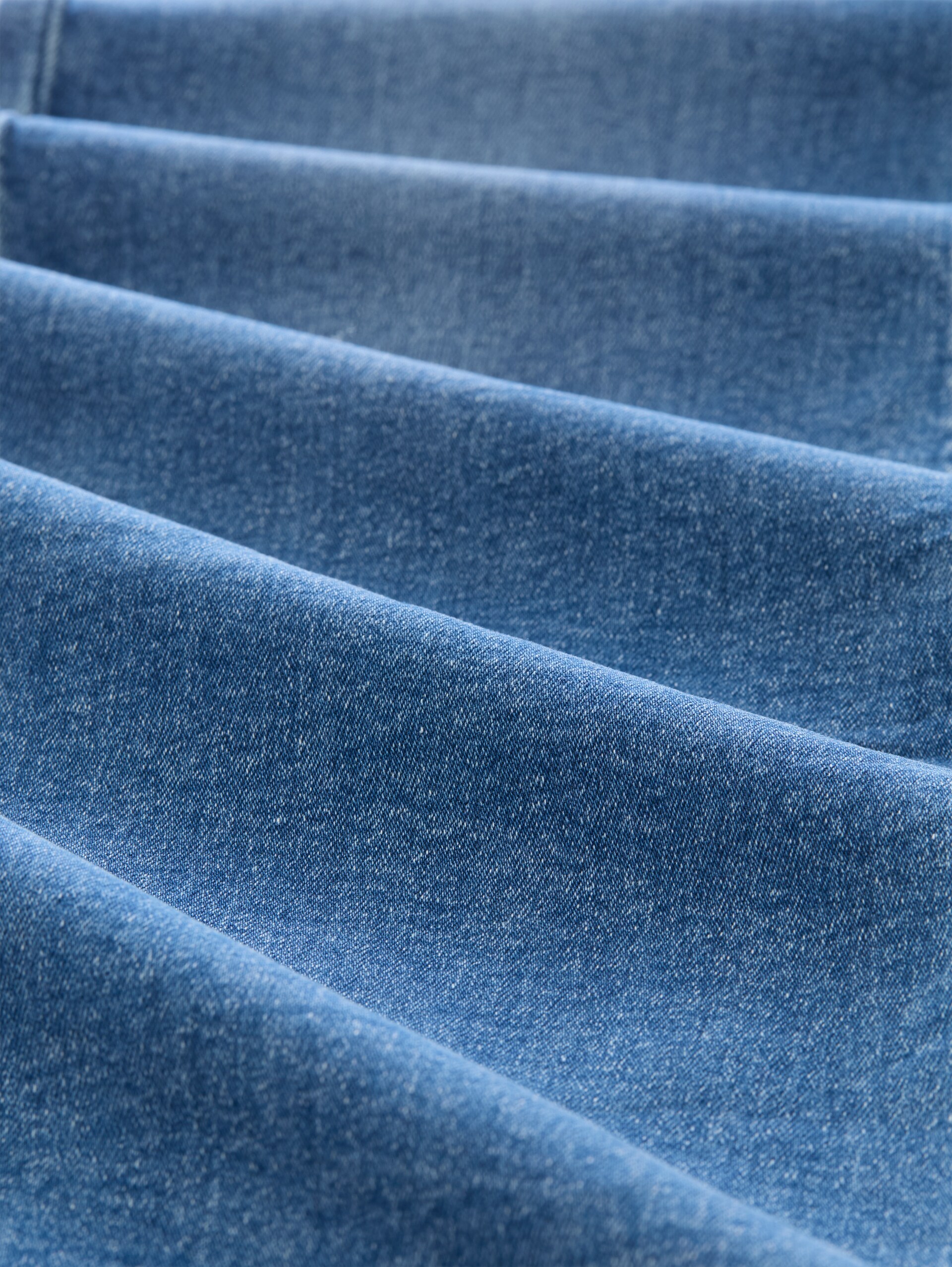 TTSTELLA Bootcut Jeans mit aufgesetzten Taschen - Clean Mid Stone Blue Denim - Material-Ansicht