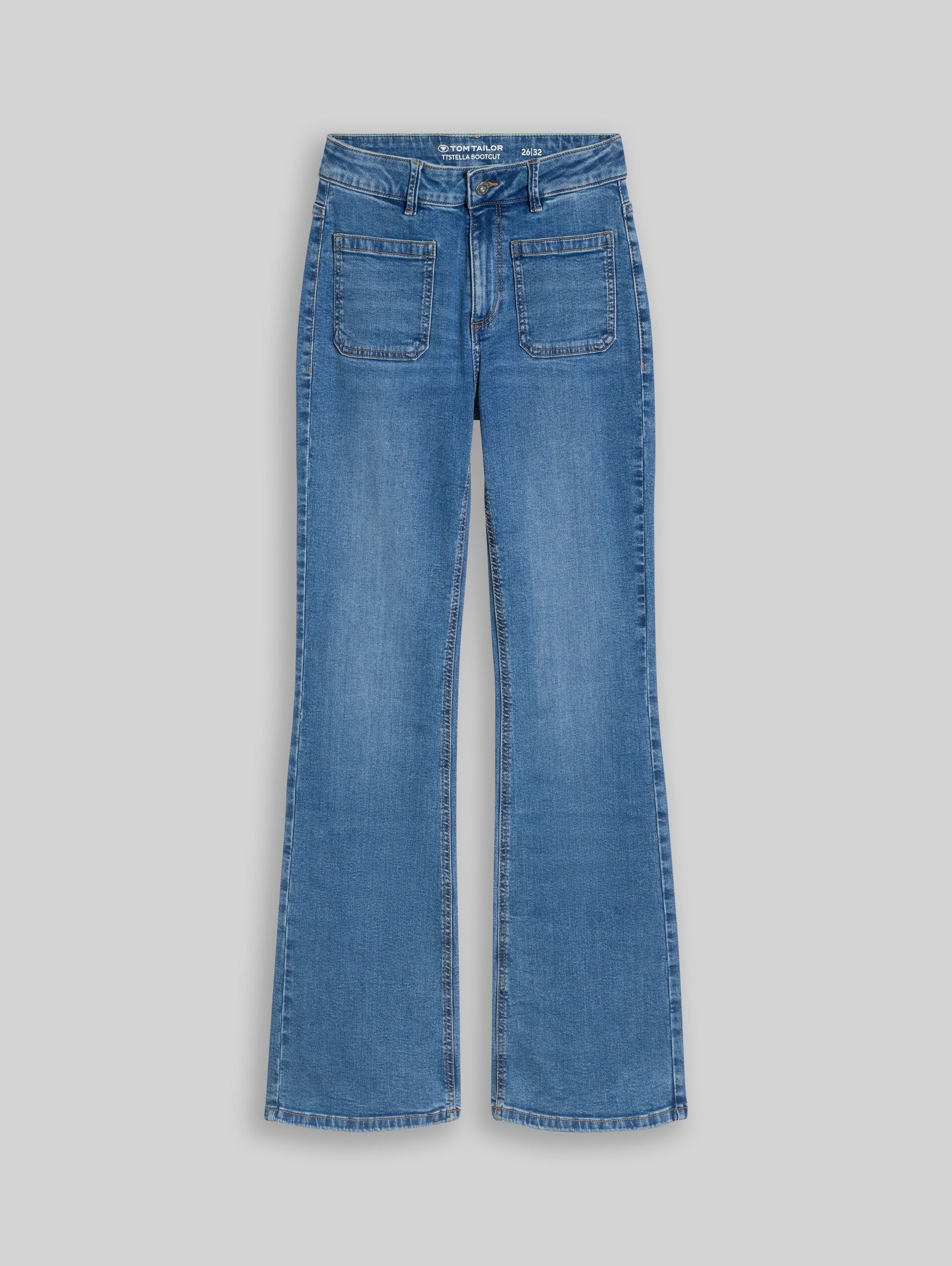 TTSTELLA Bootcut Jeans mit aufgesetzten Taschen - Clean Mid Stone Blue Denim - Vorder-Produkt-Ansicht