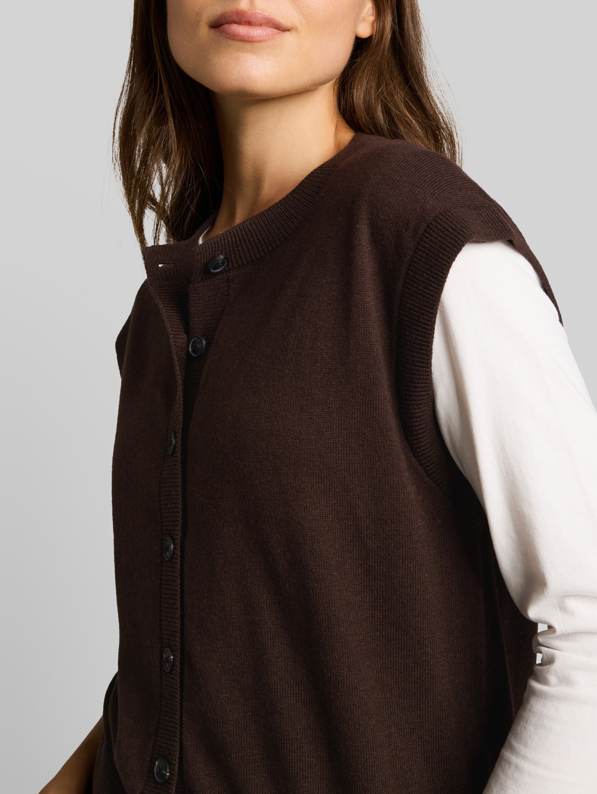 Pullunder mit Kaschmir-Anteil - java dark brown melange - Detail-Model-Ansicht