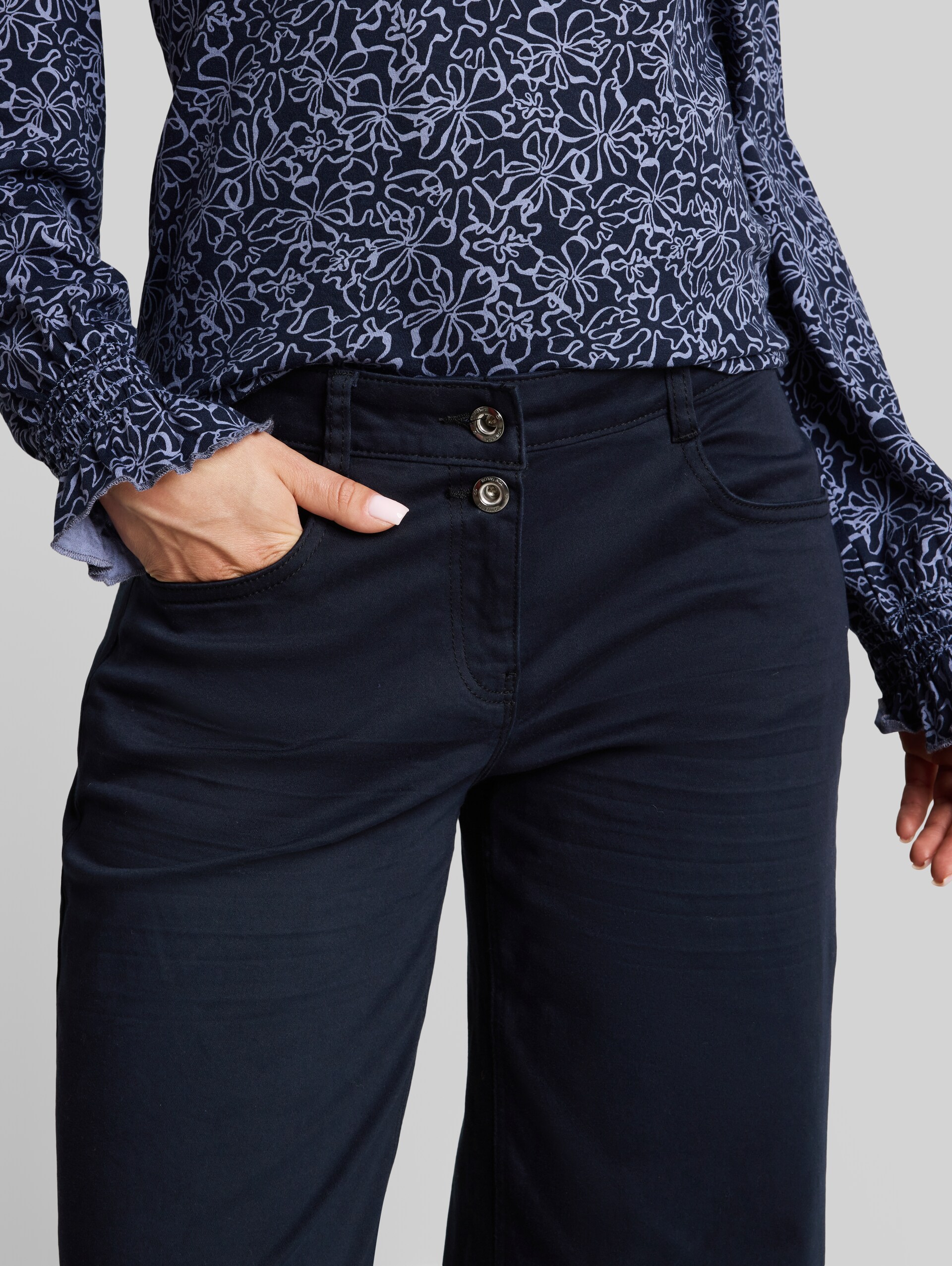 Culotte Hose mit Stretch - sky captain blue - Detail-Model-Ansicht