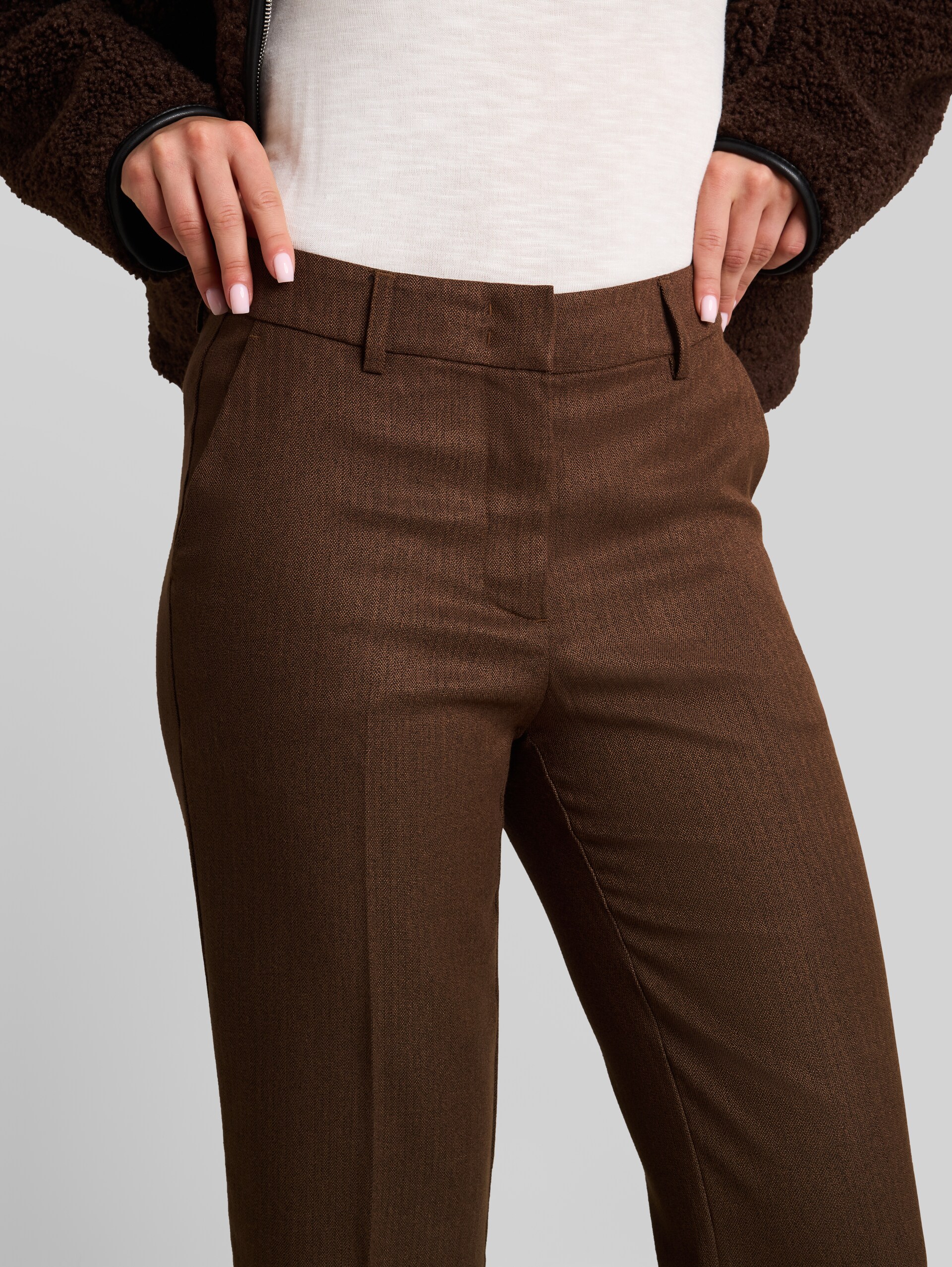 Flared Hose in Melange-Optik - camel black melange - Detail-Model-Ansicht