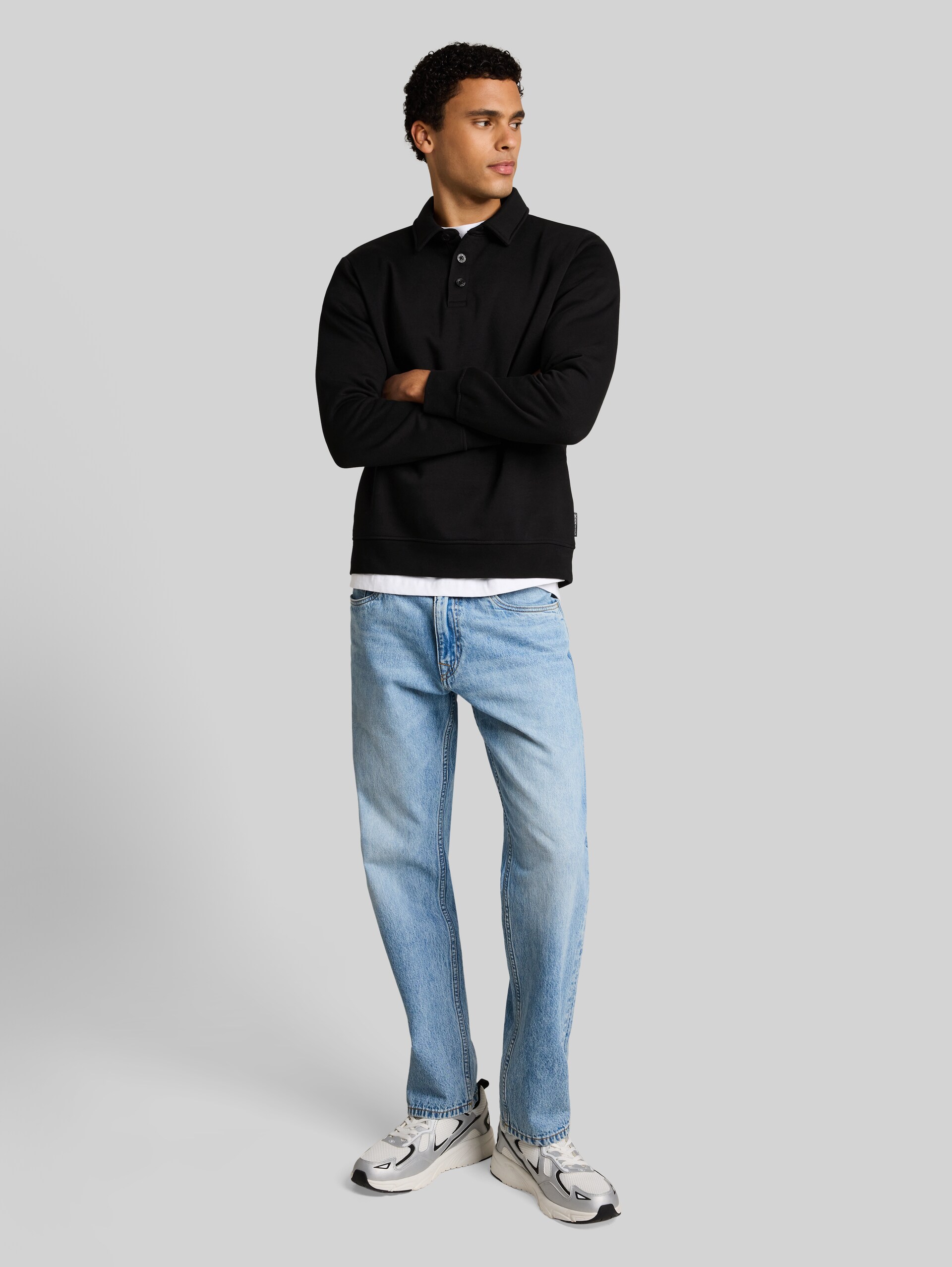 Sweatshirt met polokraag - Black - Model vooraanzicht