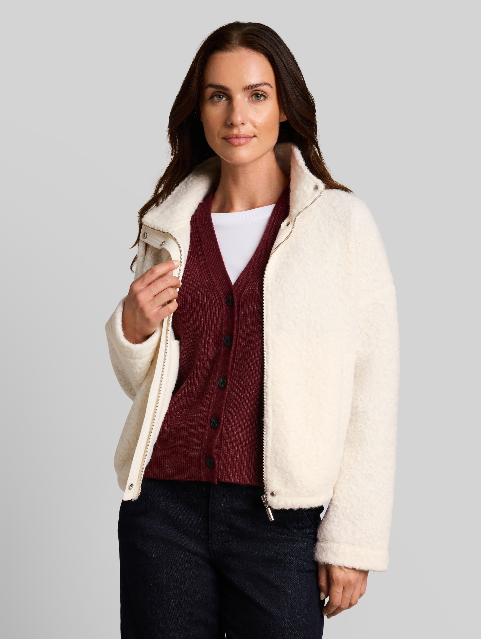 Teddy Sweatjacke mit Stehkragen - Whisper White - Ausschnitt Model-Vorderansicht