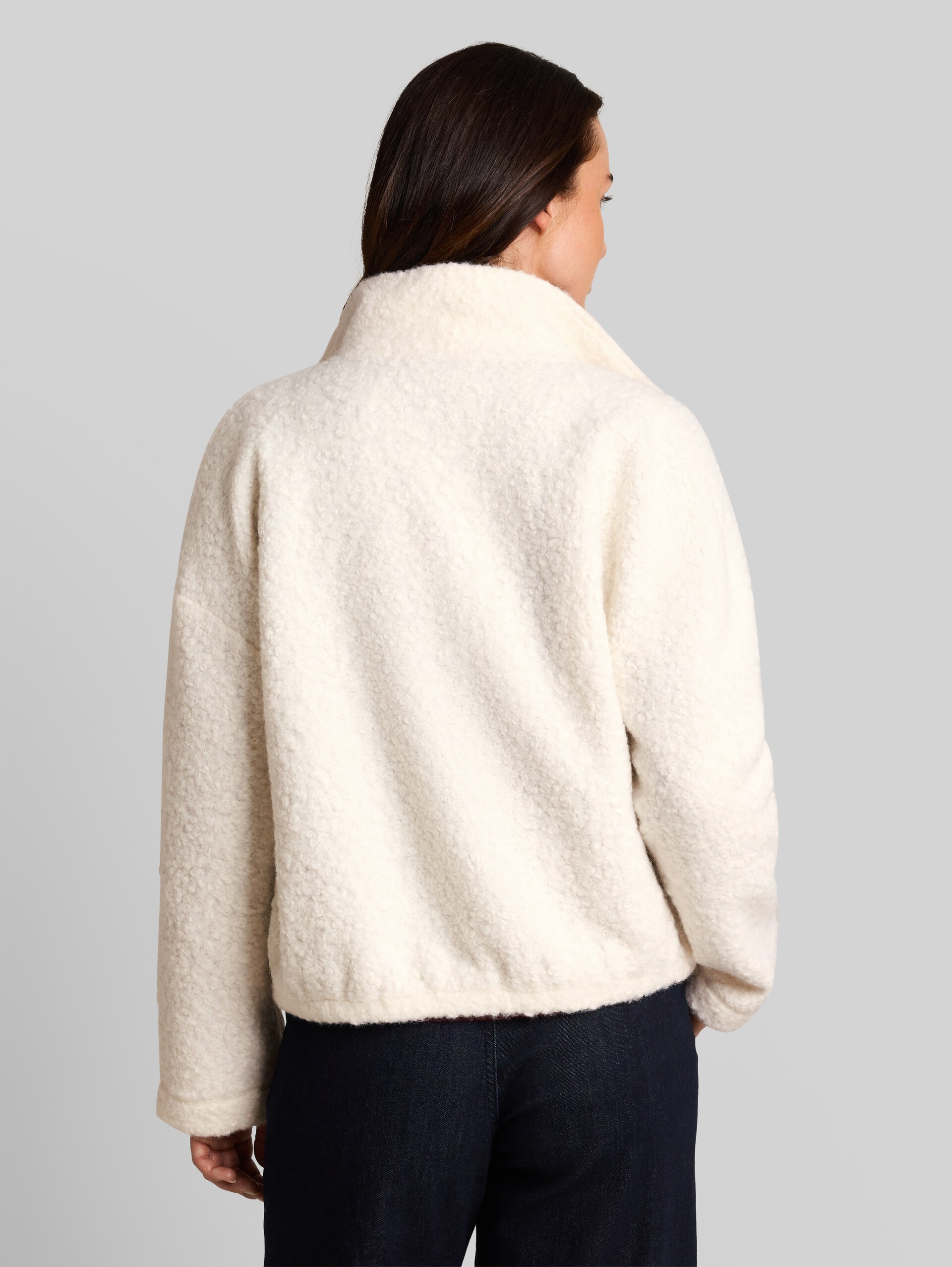 Teddy Sweatjacke mit Stehkragen - Whisper White - Auschnitt Model-Rückansicht