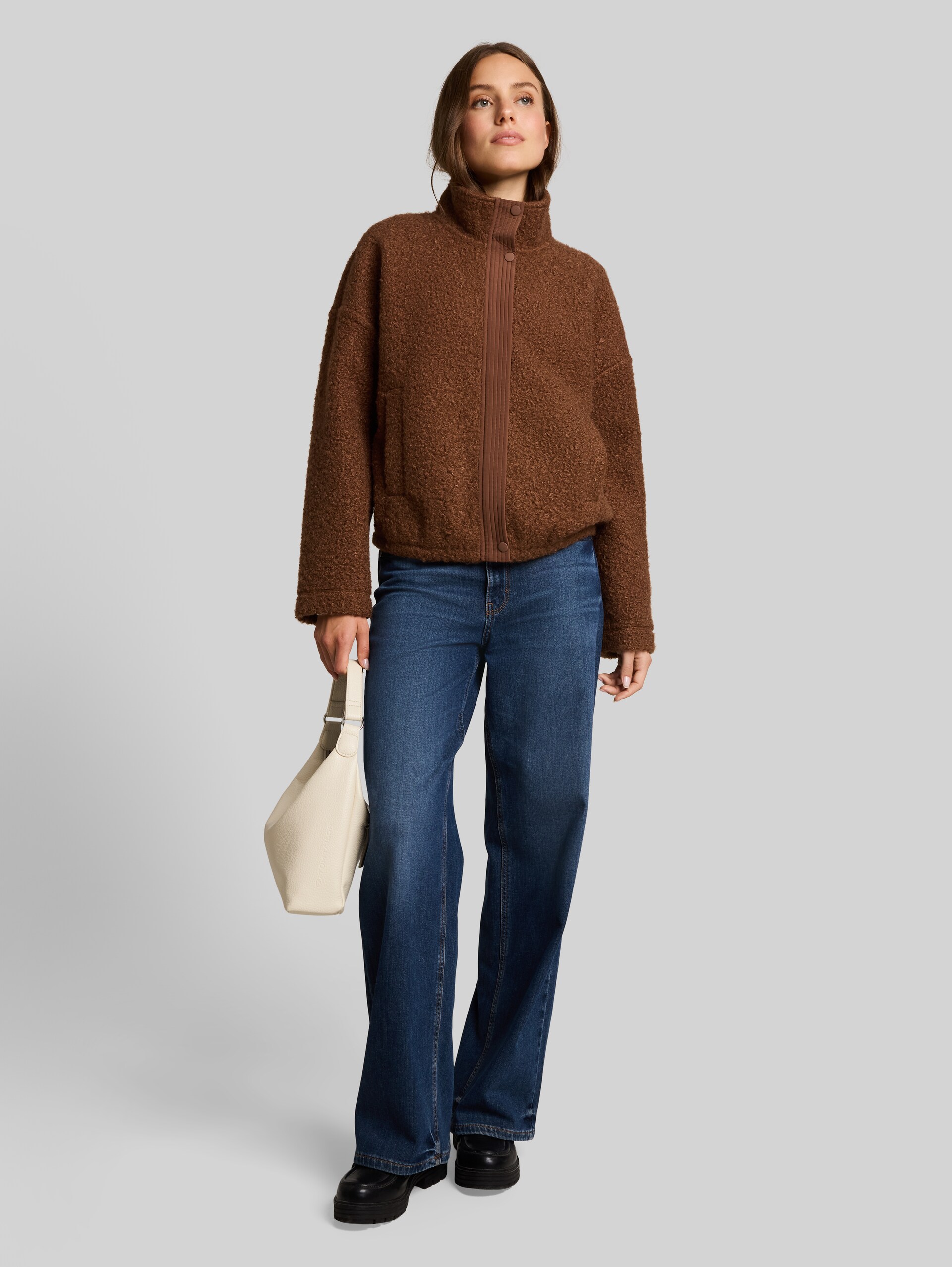 Teddy Sweatjacke mit Stehkragen - new camel - Model-Vorderansicht