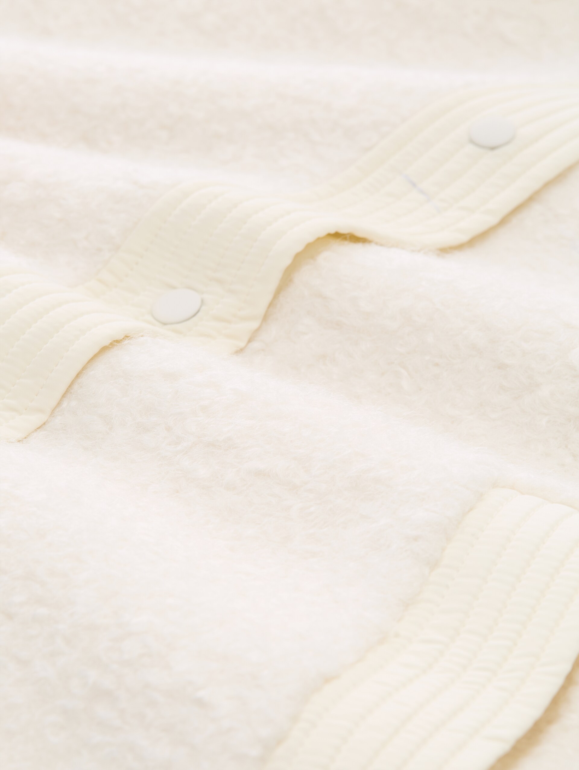 Cape Teddy Weste - Whisper White - Material-Ansicht