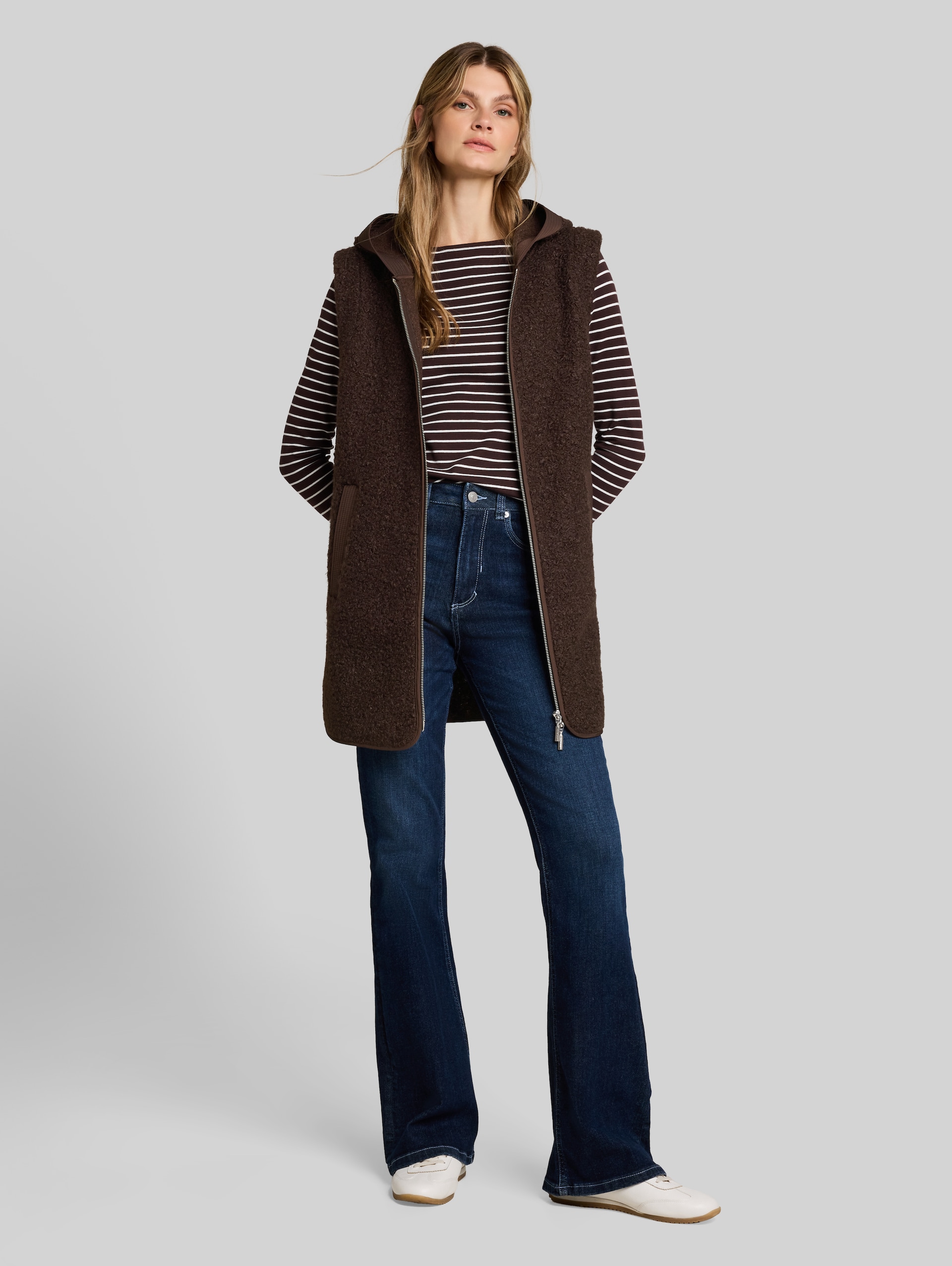 Longstyle Teddy Weste - java dark brown - Model-Vorderansicht