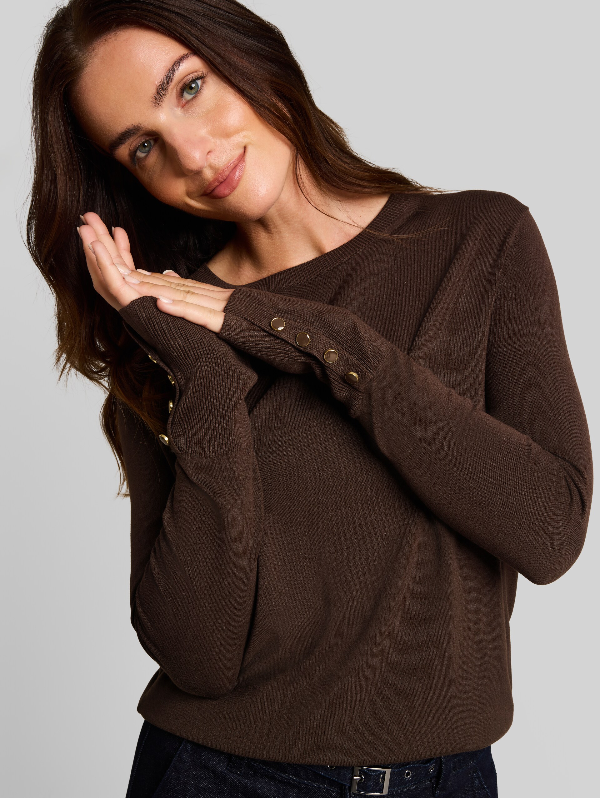 Knitted jumper with button detailing - java dark brown - Detail model view