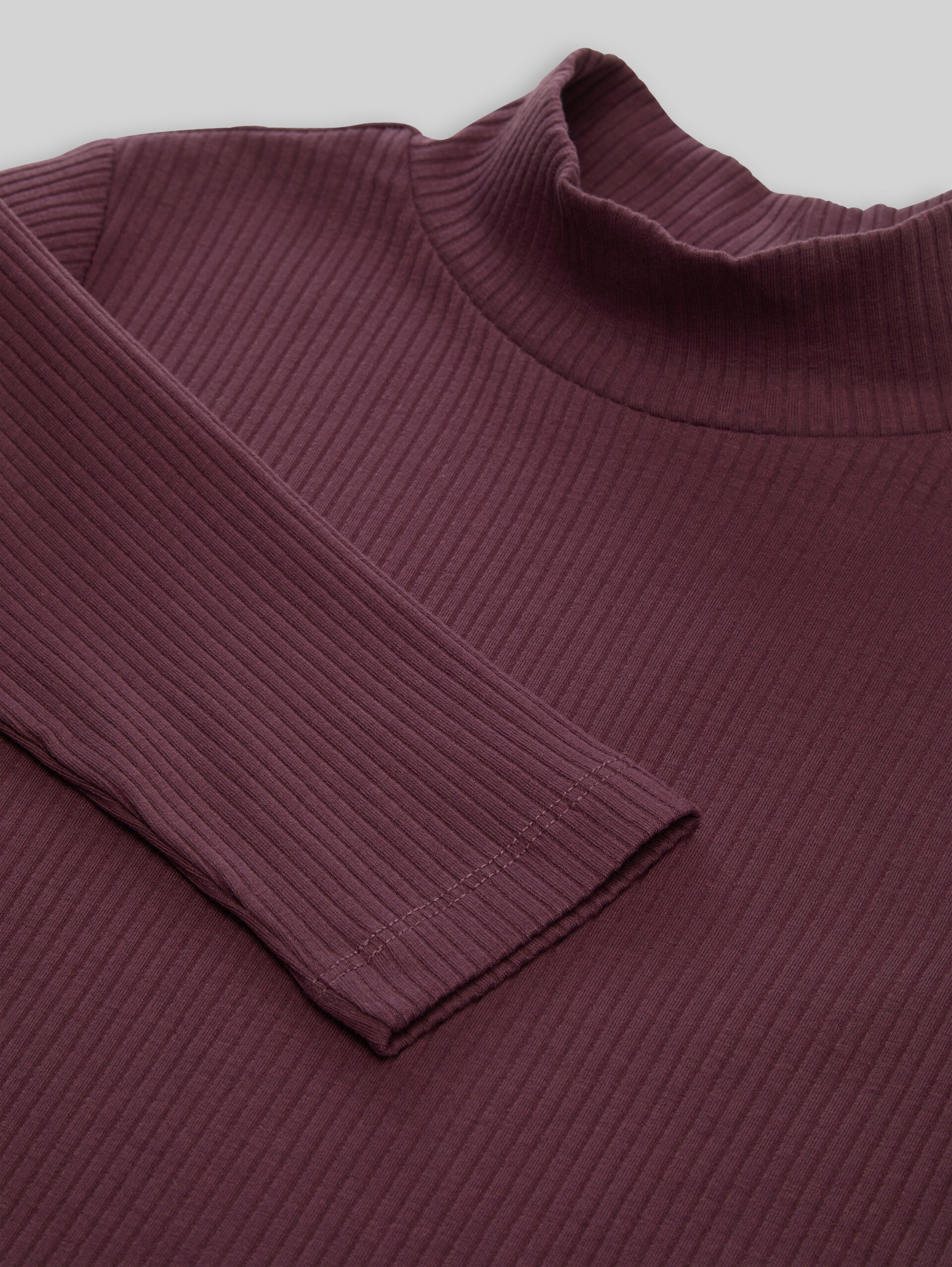 Langarmshirt mit Stehkragen - rusty burgundy - Detail-Model-Ansicht