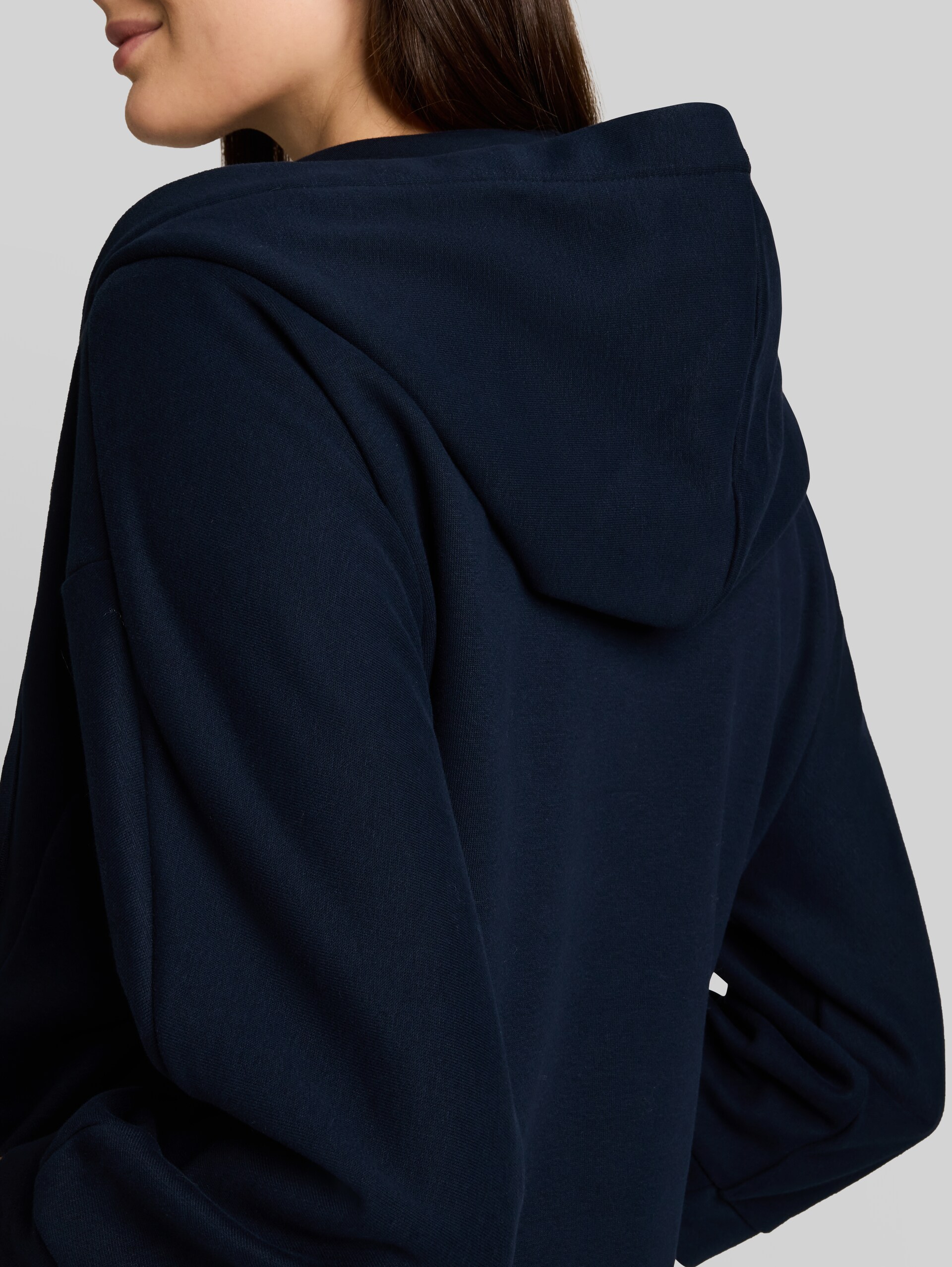 Hoodie Sweatweste mit Fledermausärmeln - sky captain blue - Detail-Model-Ansicht